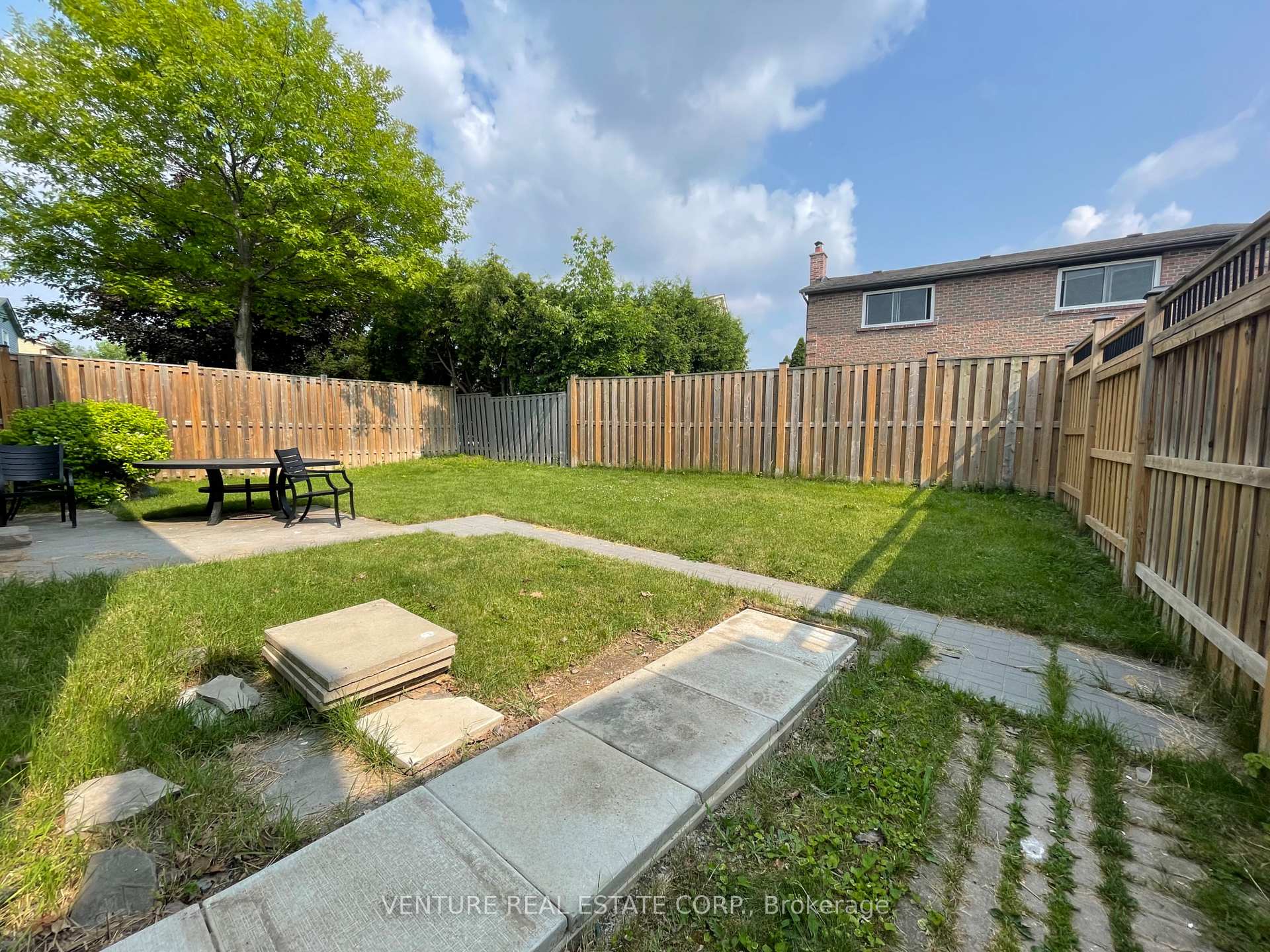 Photo 2 of Unit Rear, 55 Batson Drive, Aurora, Aurora Village — HOMEH