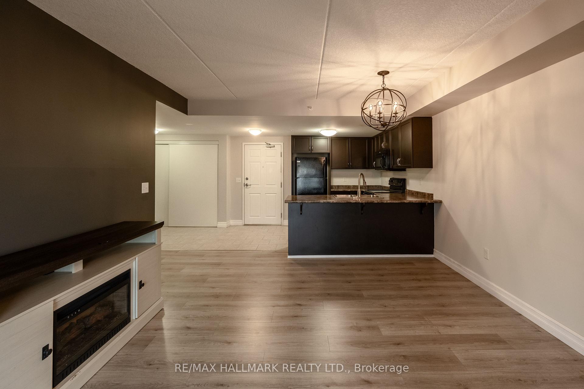 Photo 2 of Unit 214, 67 Kingsbury Square, Guelph, Pineridge/Westminster Woods — HOMEH