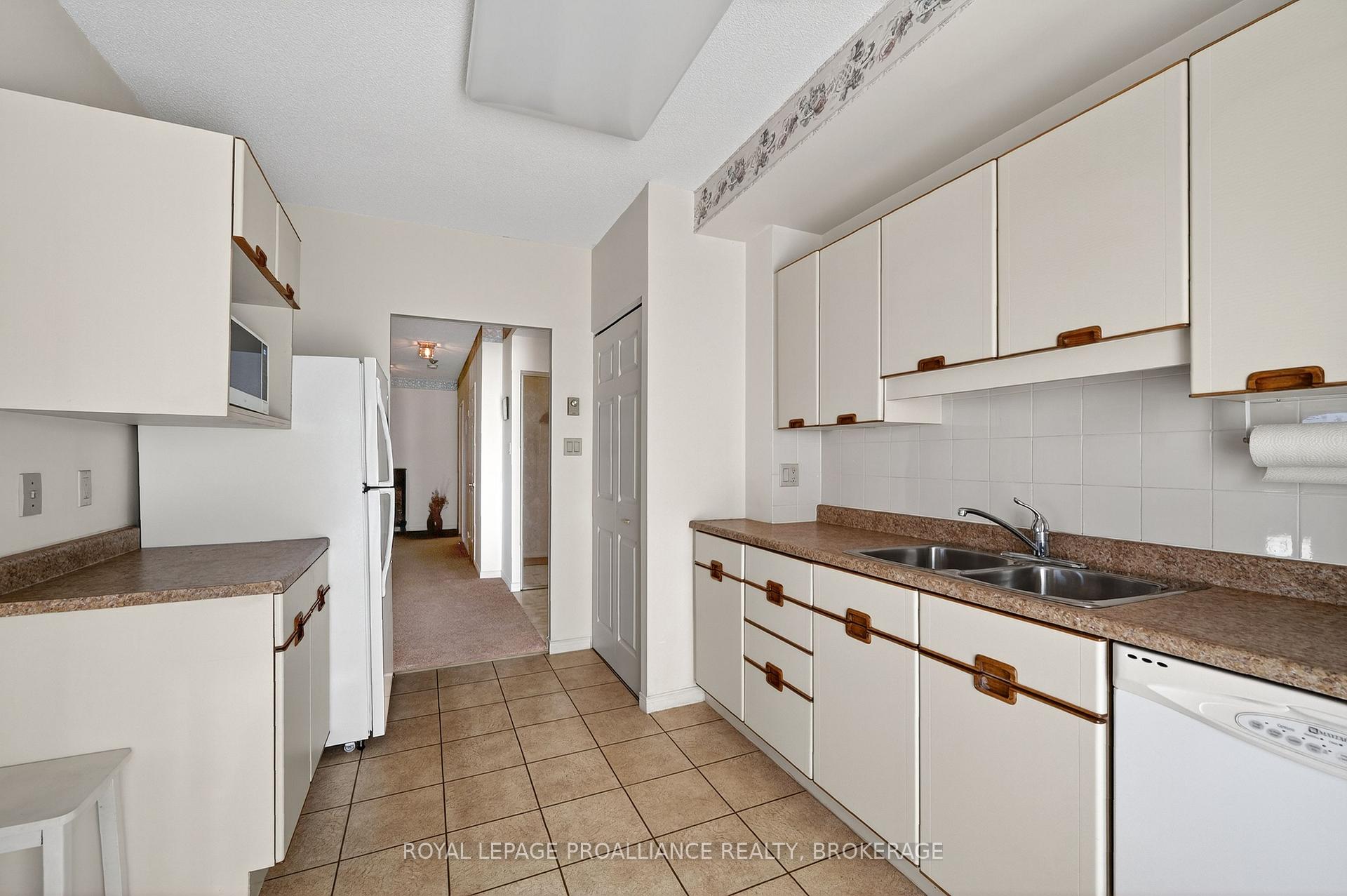 Photo 3 of Unit 701, 1000 King Street W, Kingston, Central City West — HOMEH