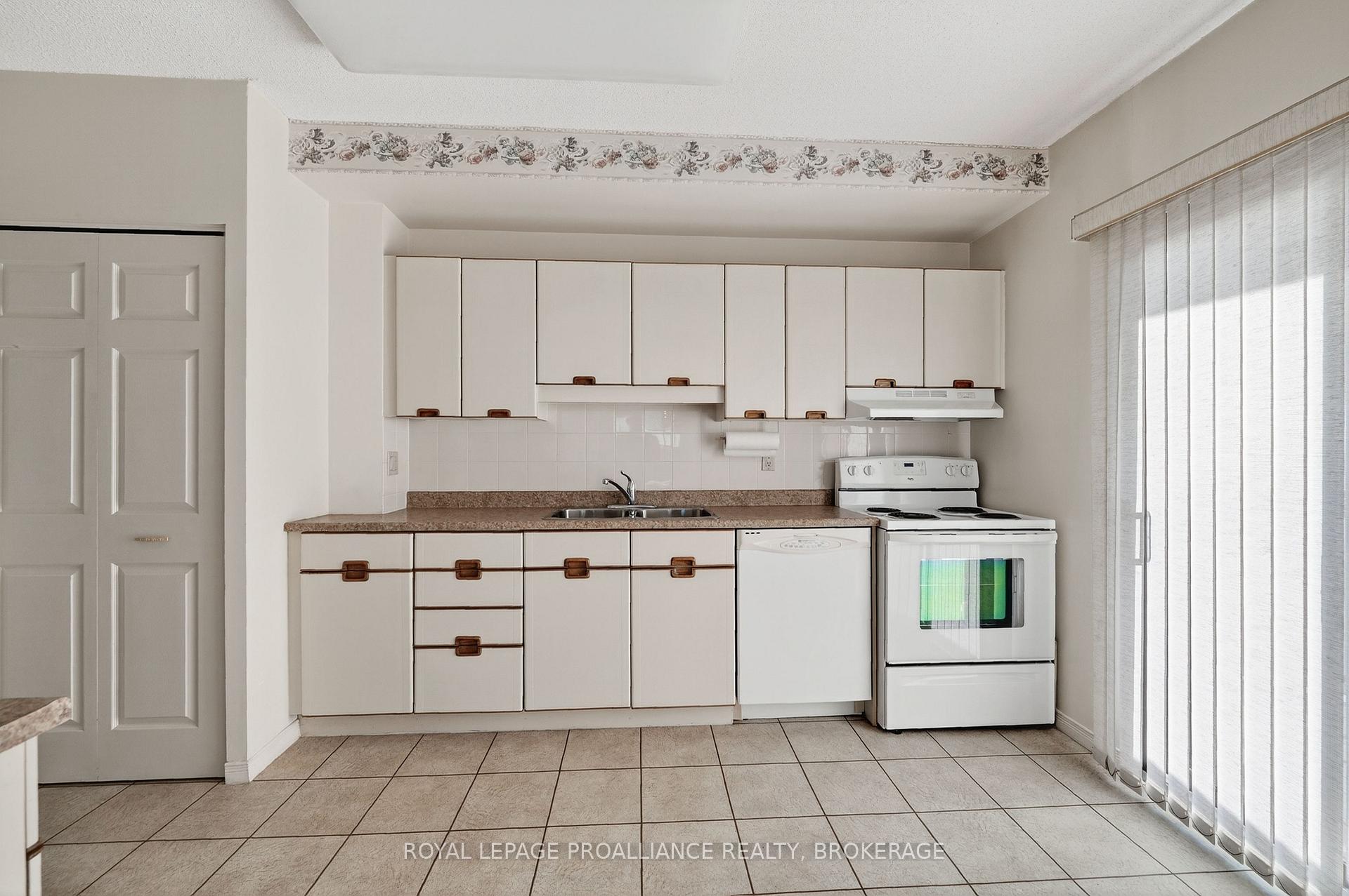 Photo 7 of Unit 701, 1000 King Street W, Kingston, Central City West — HOMEH