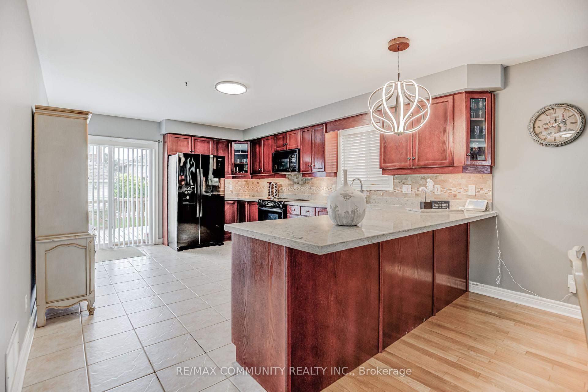 Photo 6 of 48 Bloom Avenue, Clarington, Newcastle — HOMEH