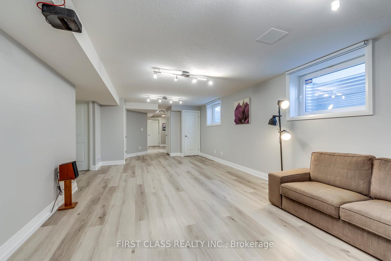Photo 32 of 22 Grandville Circle, Brant, Paris — HOMEH