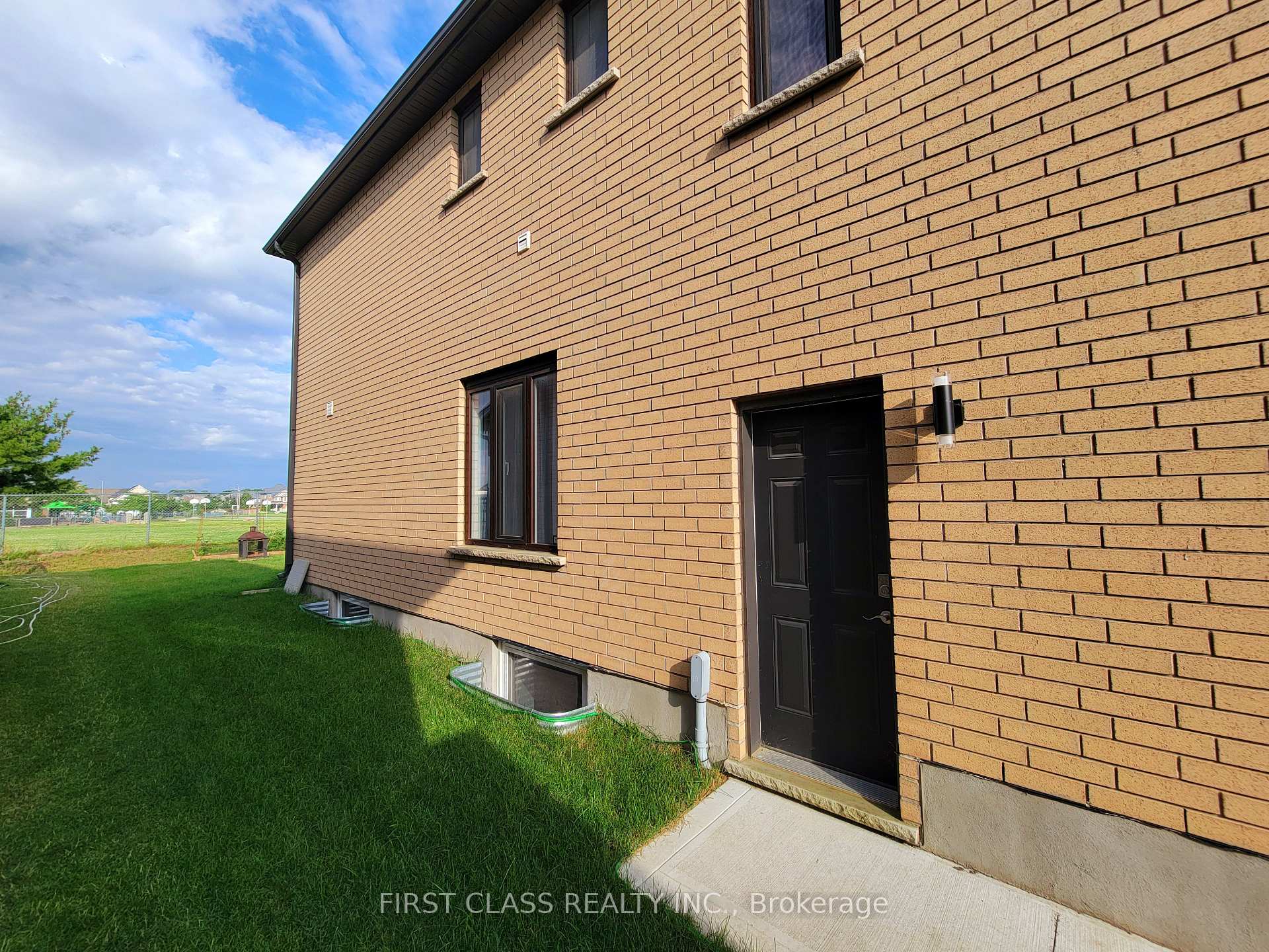 Photo 28 of 22 Grandville Circle, Brant, Paris — HOMEH