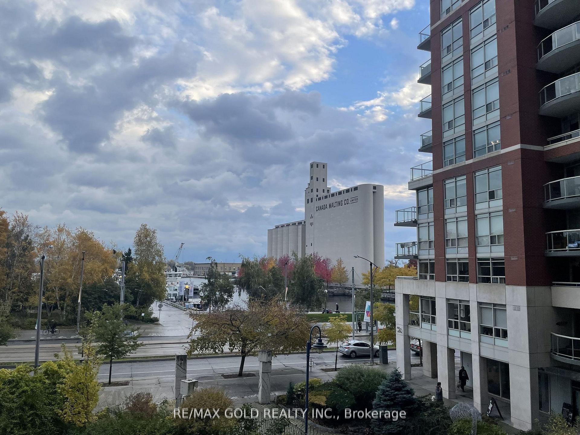 Front of Unit 318, 550 Queens Quay W