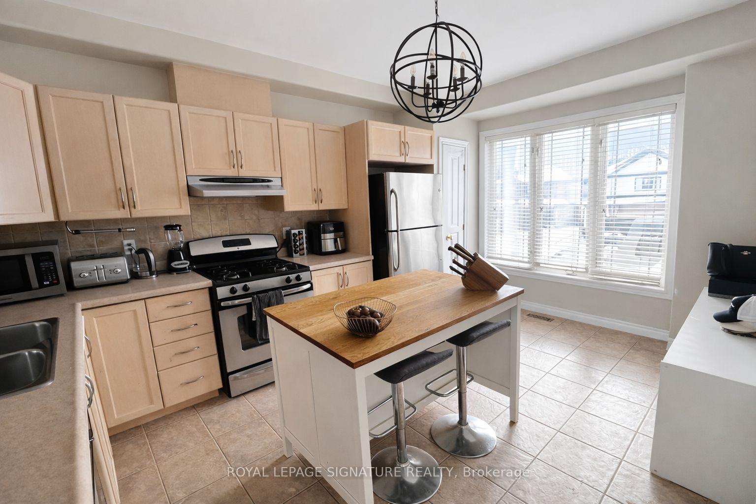 Photo 6 of 101 Willow Lane, Grimsby, Grimsby West — HOMEH