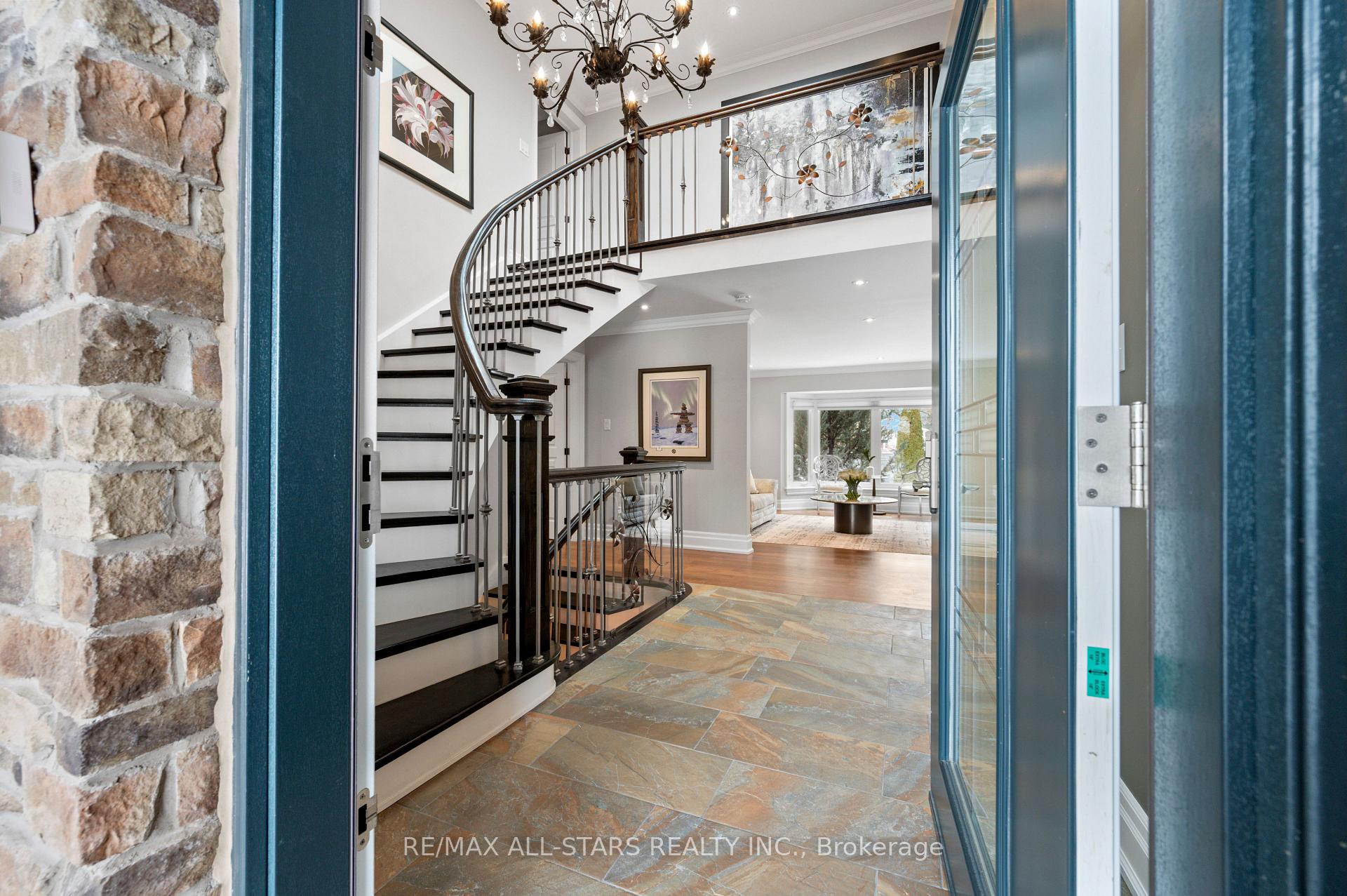 Photo 3 of 6 Boyd Court, Markham, Victoria Square — HOMEH