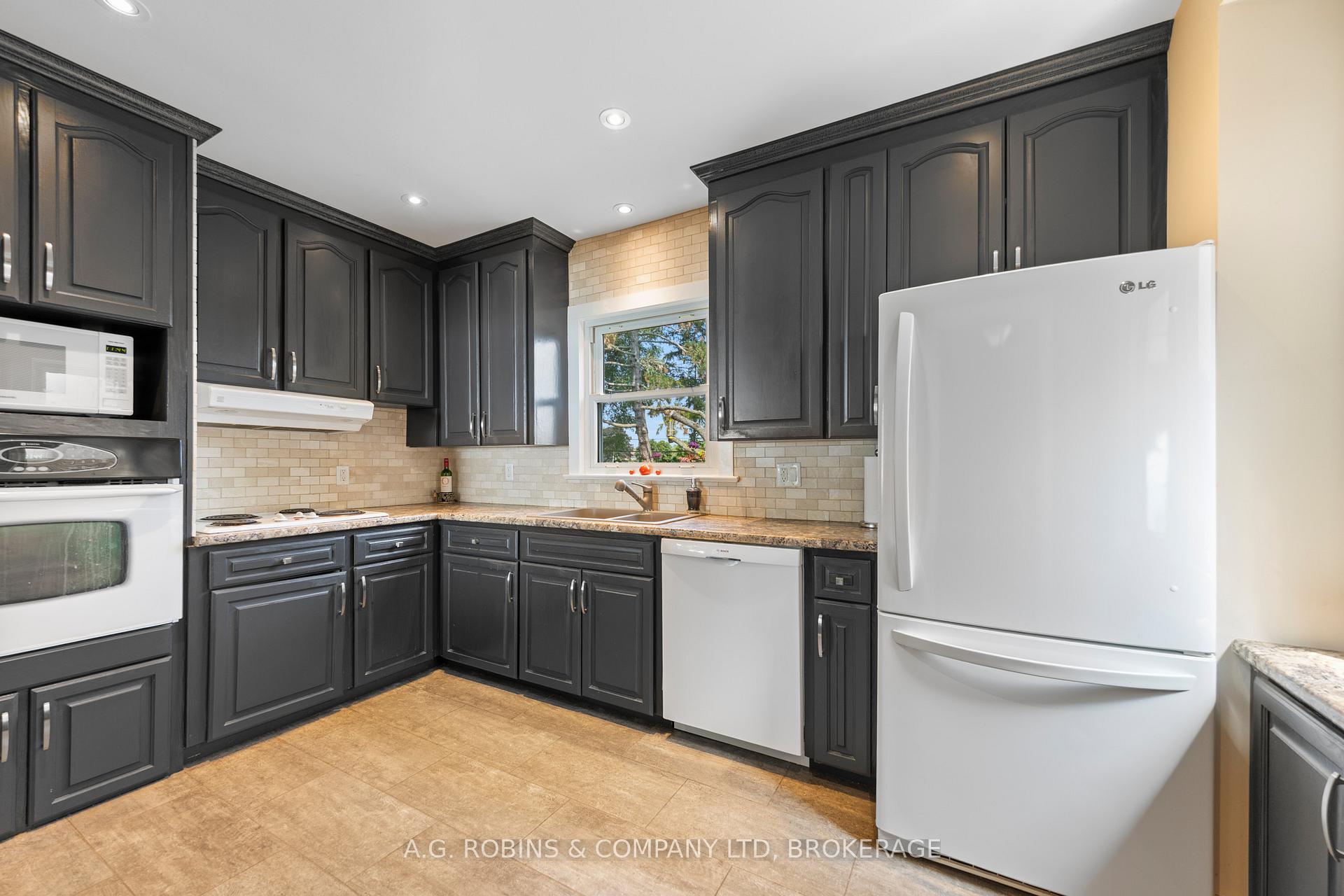 Photo 29 of 10773 Lakeshore Road, Wainfleet, Lakeshore — HOMEH