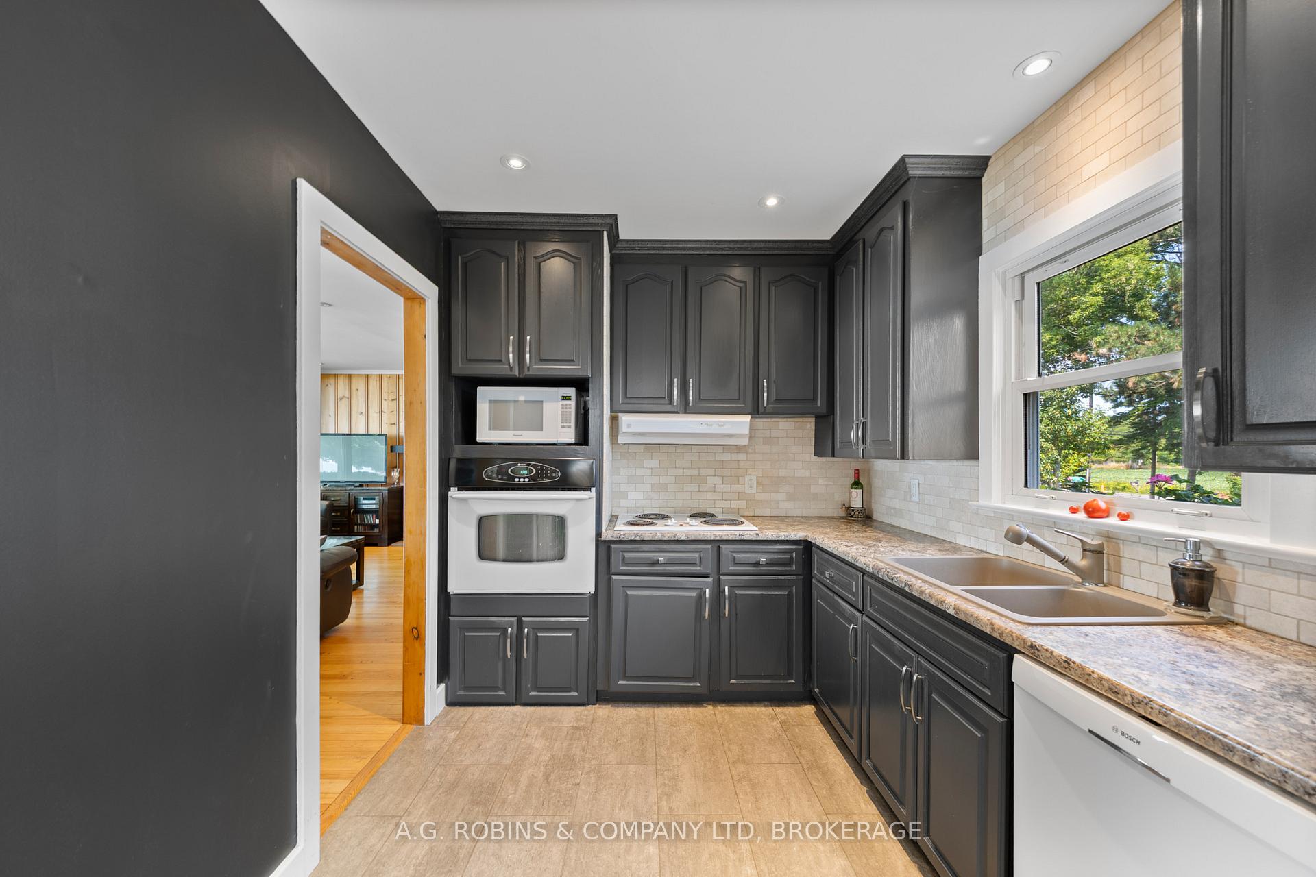 Photo 27 of 10773 Lakeshore Road, Wainfleet, Lakeshore — HOMEH