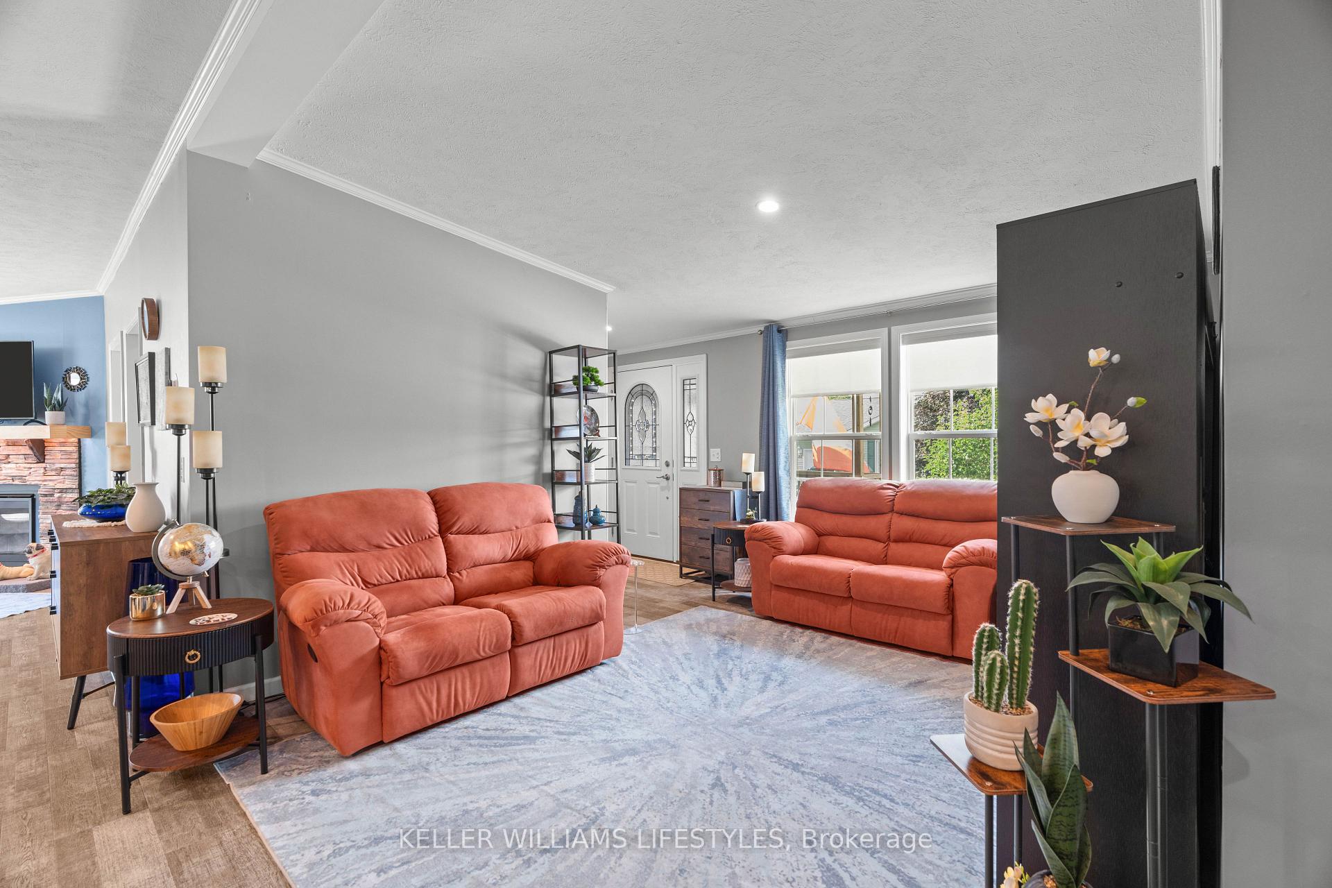 Photo 4 of 21 Kellestine Drive, Strathroy-Caradoc, SE — HOMEH