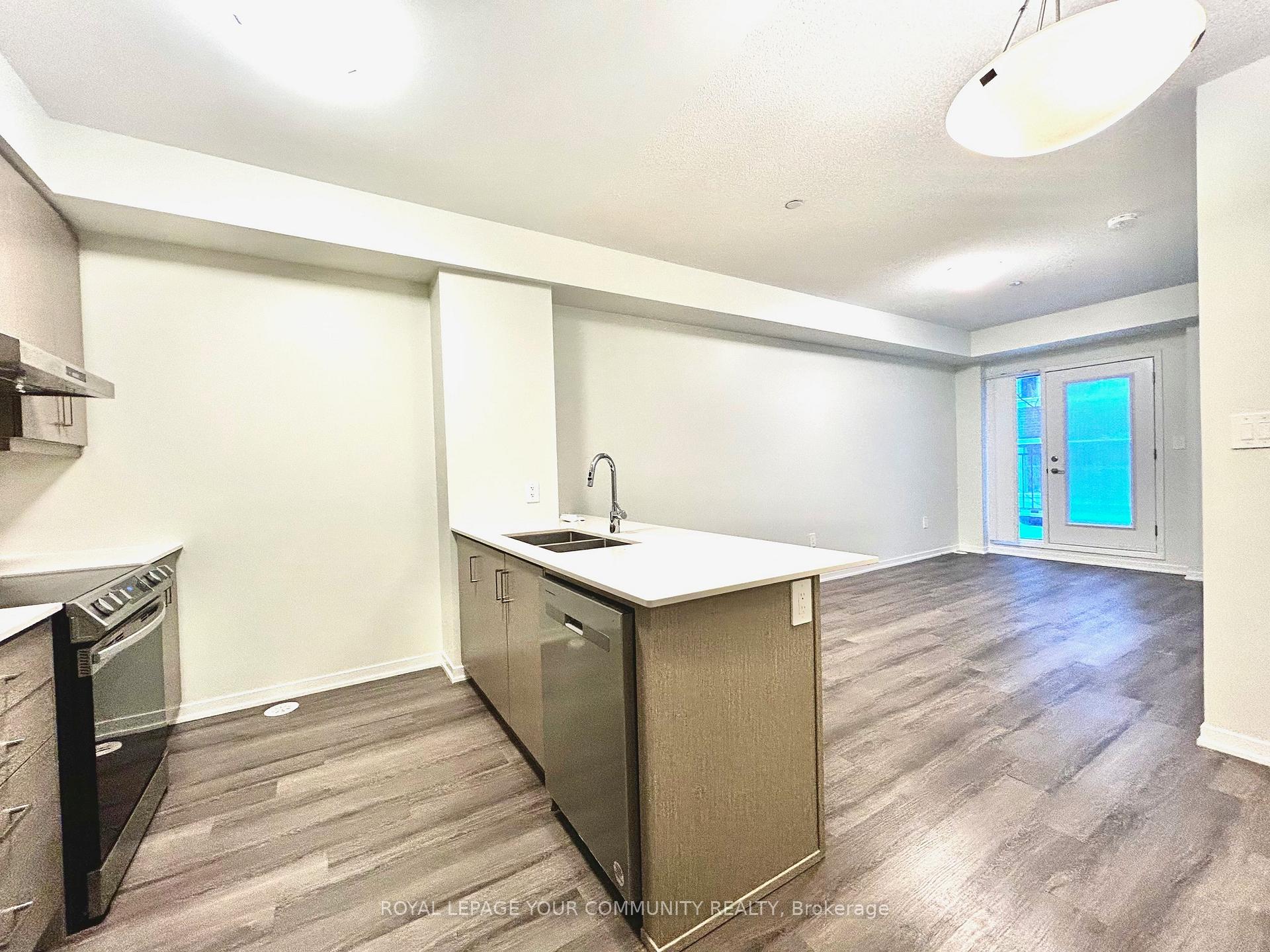 Photo 5 of Unit 76, 39 Honeycrisp Crescent, Vaughan, Vaughan Corporate Centre — HOMEH