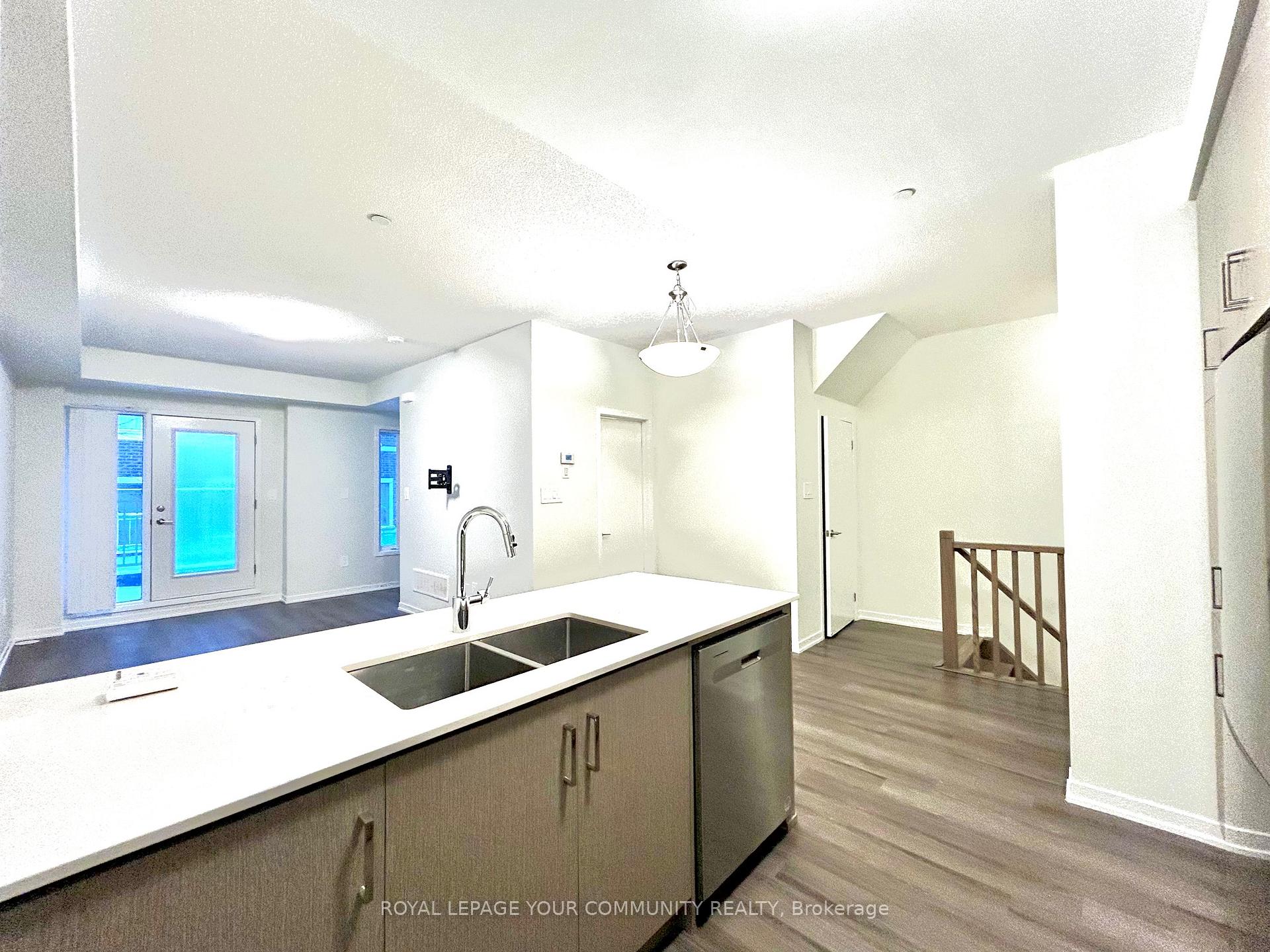Photo 8 of Unit 76, 39 Honeycrisp Crescent, Vaughan, Vaughan Corporate Centre — HOMEH