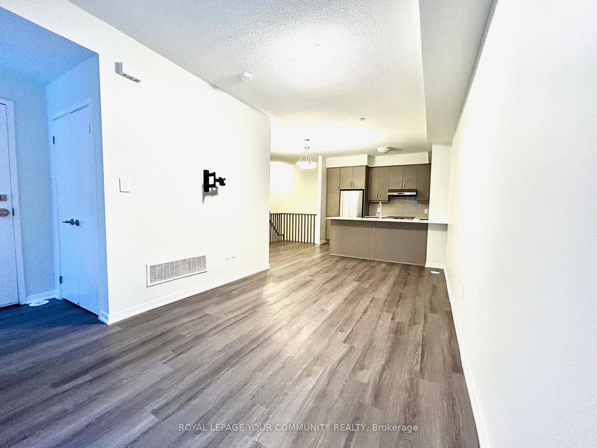 Photo 11 of Unit 76, 39 Honeycrisp Crescent, Vaughan, Vaughan Corporate Centre — HOMEH