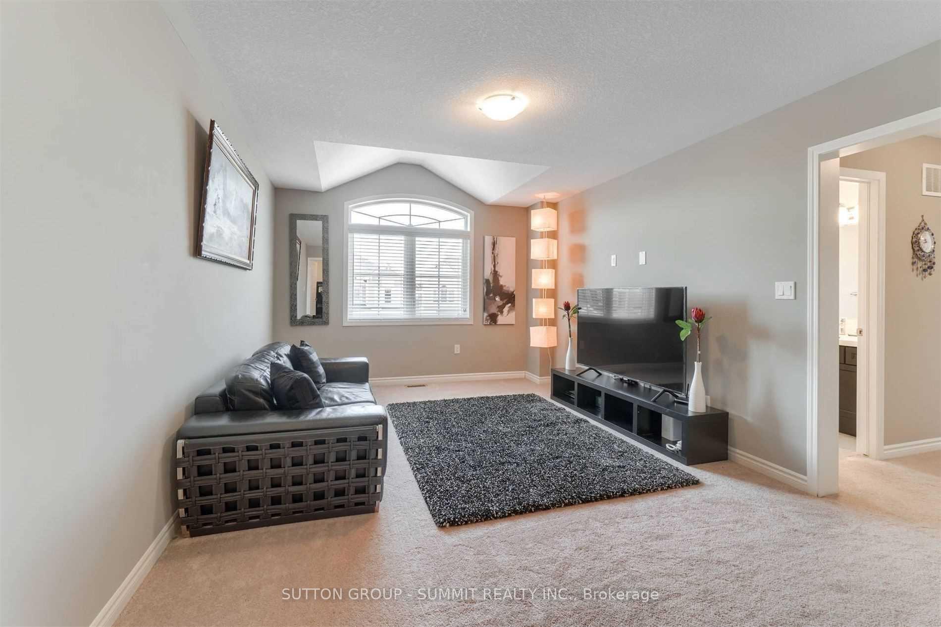 Photo 6 of 68 Wannamaker Crescent, Cambridge, Hagey — HOMEH