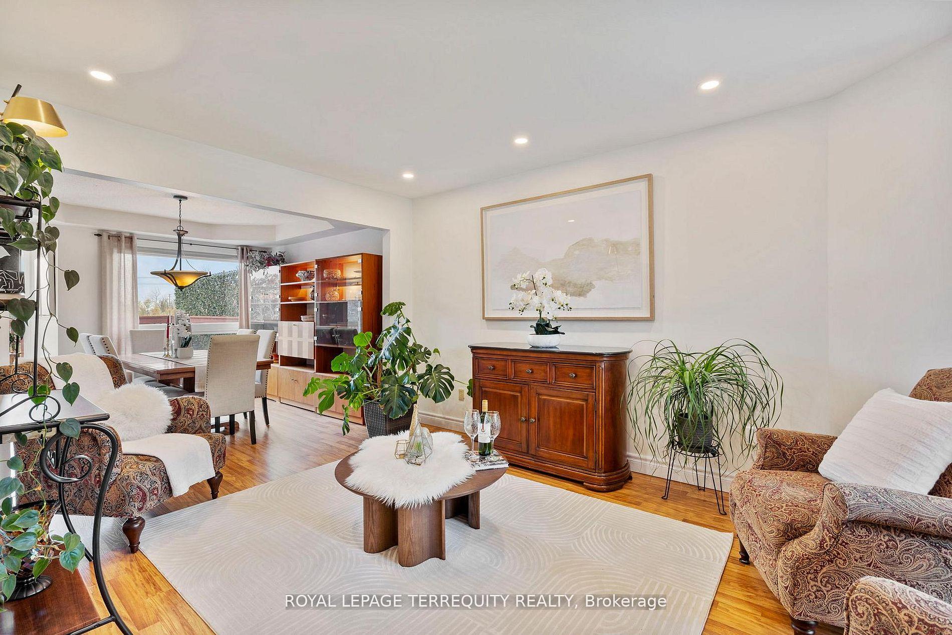 Photo 4 of 1080 Wildrose Crescent, Pickering, Liverpool — HOMEH