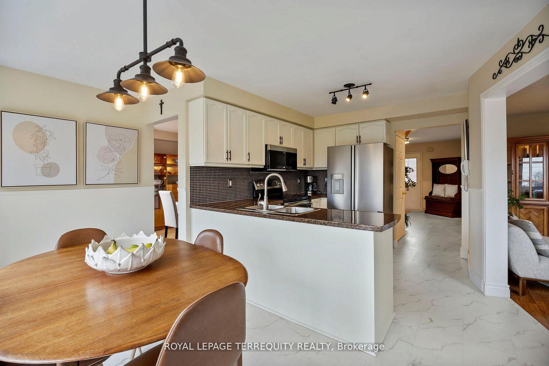 Photo 14 of 1080 Wildrose Crescent, Pickering, Liverpool — HOMEH