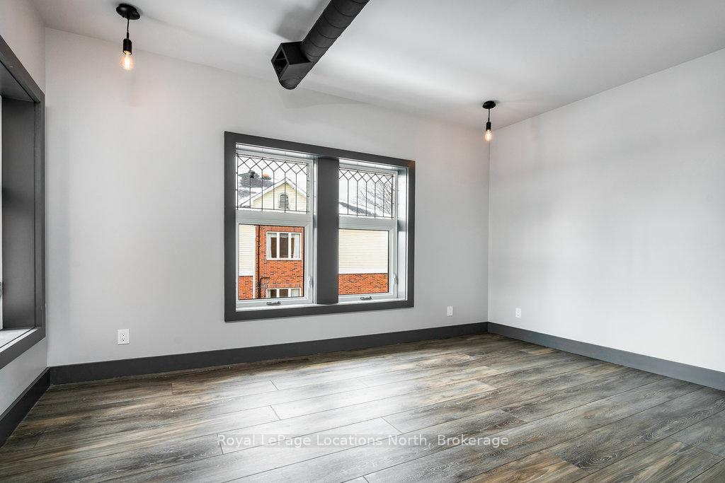 Photo 12 of Unit 2, 20 Alice Street E, Blue Mountains — HOMEH