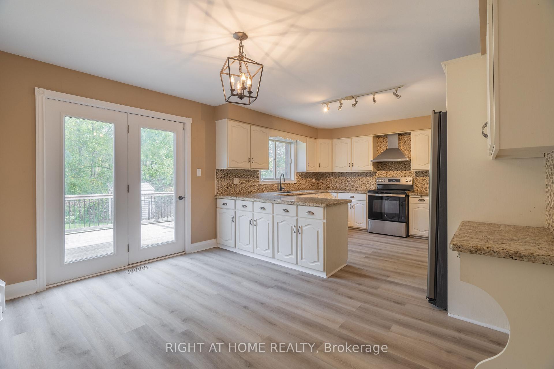 Photo 12 of 2205 Coronation Boulevard, Cambridge, Galt City Centre — HOMEH