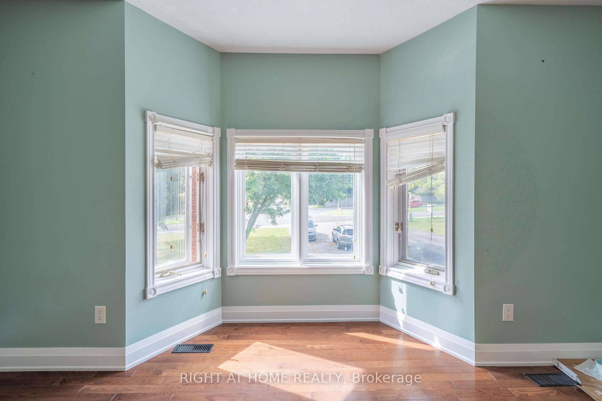 Photo 13 of 2205 Coronation Boulevard, Cambridge, Galt City Centre — HOMEH