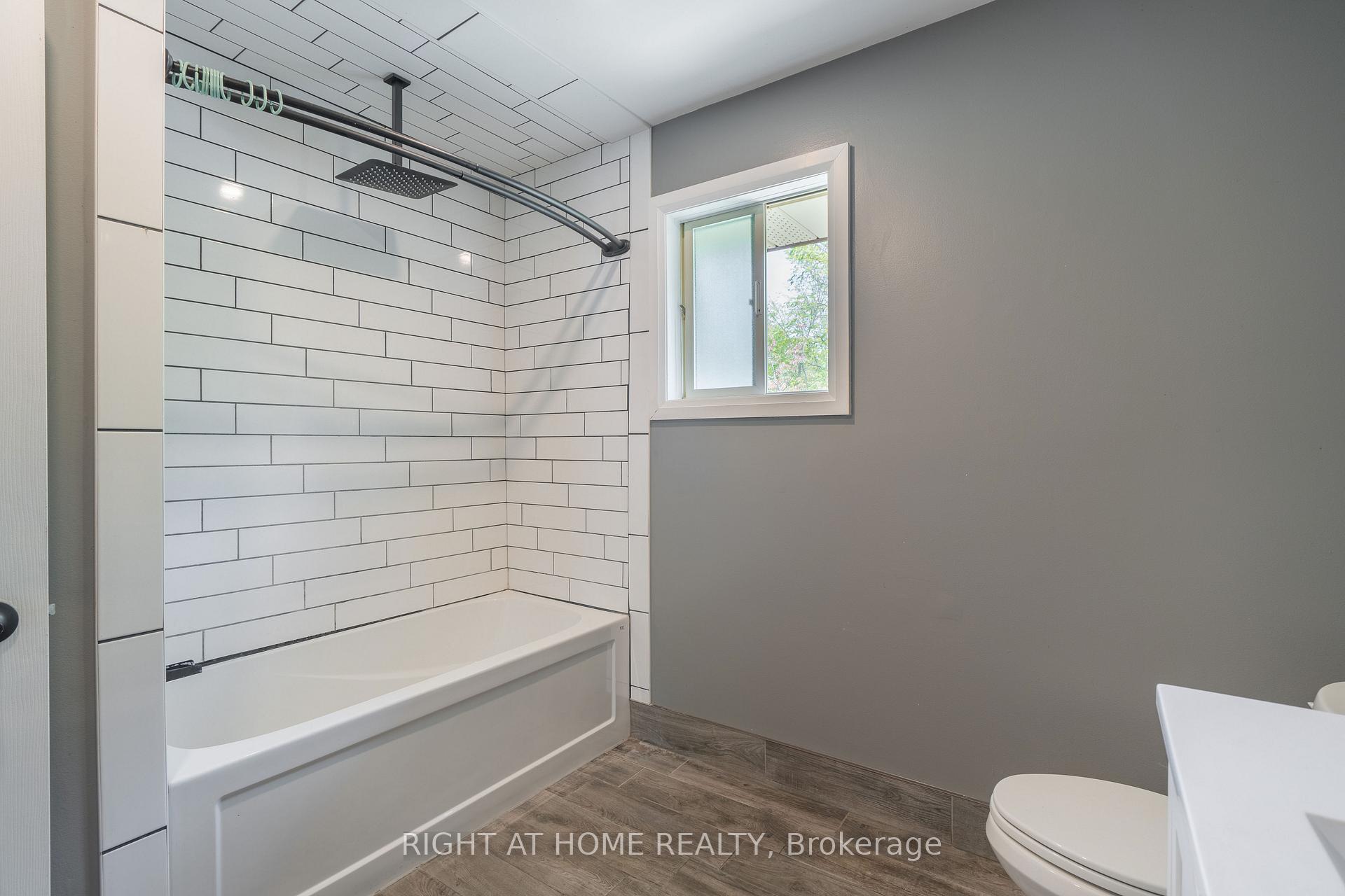 Photo 2 of 2205 Coronation Boulevard, Cambridge, Galt City Centre — HOMEH