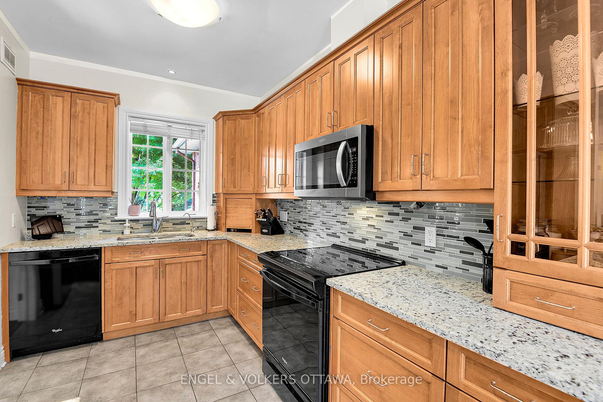Photo 10 of 1491 Stableview Way, Ottawa, Greely — HOMEH