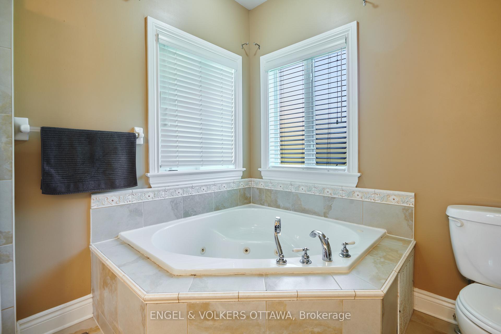 Photo 16 of 1491 Stableview Way, Ottawa, Greely — HOMEH