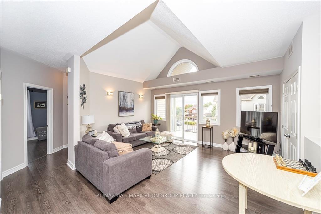 Photo 8 of Unit F, 157 Crestway Drive, Ottawa, Barrhaven East — HOMEH