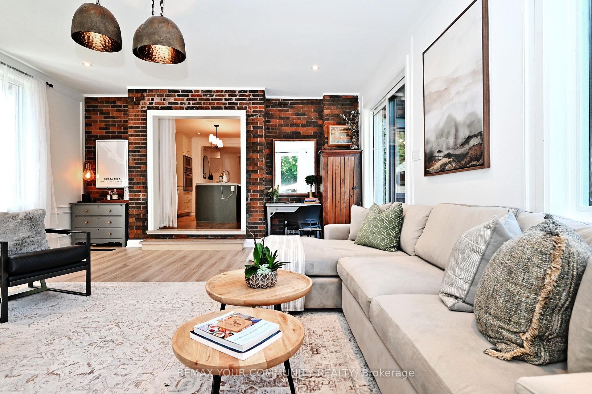 Photo 6 of 82 Centre Street, Aurora, Aurora Village — HOMEH
