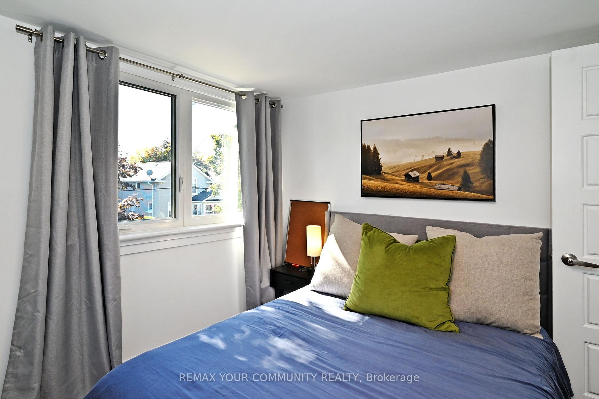 Photo 5 of 82 Centre Street, Aurora, Aurora Village — HOMEH