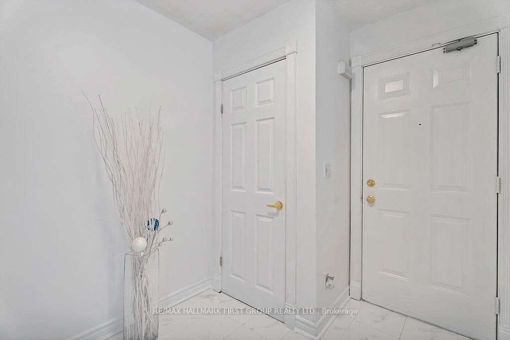 Photo 5 of Unit 14, 506 Normandy Street, Oshawa, Central — HOMEH