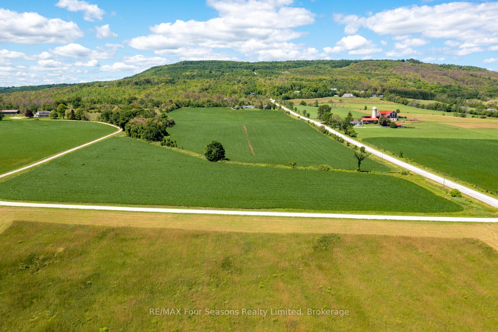 Photo 6 of 8483 36/37 Nottawasaga Side Road, Clearview, Rural Clearview — HOMEH