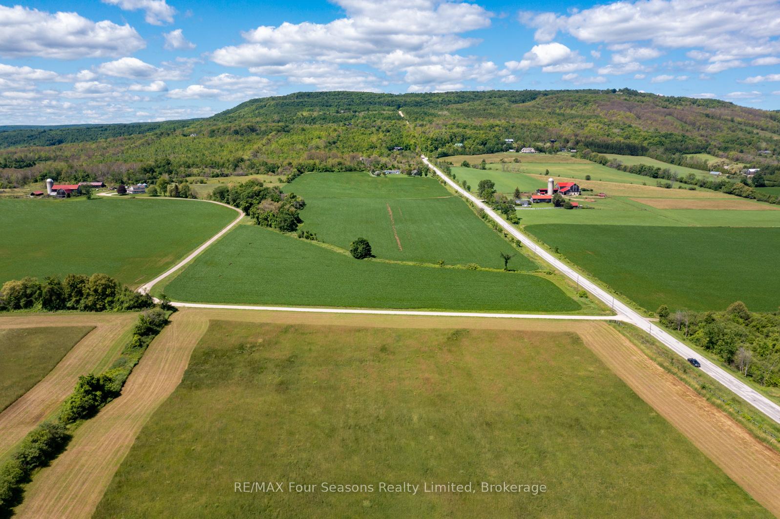 Photo 4 of 8483 36/37 Nottawasaga Side Road, Clearview, Rural Clearview — HOMEH
