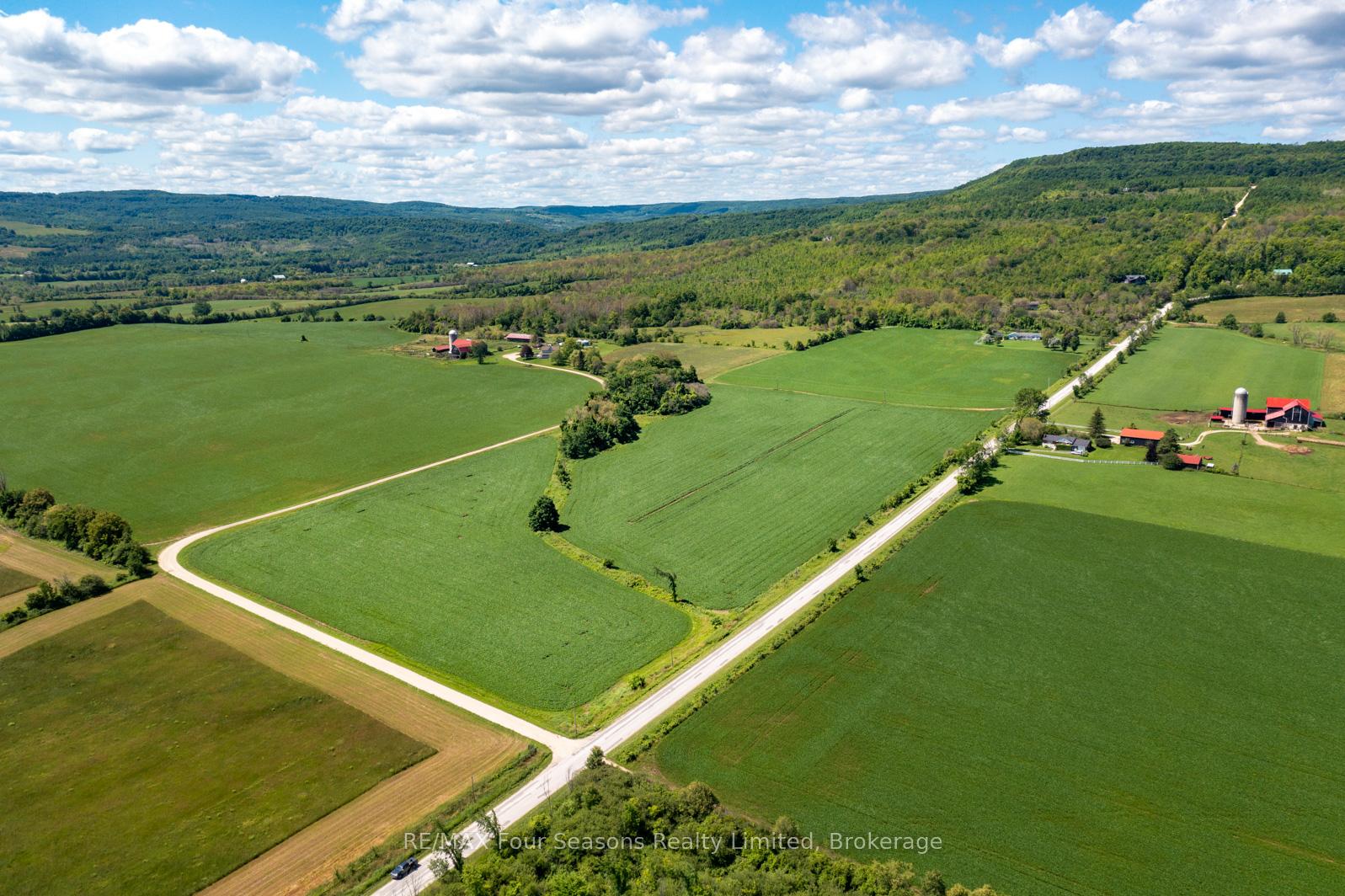 Photo 7 of 8483 36/37 Nottawasaga Side Road, Clearview, Rural Clearview — HOMEH