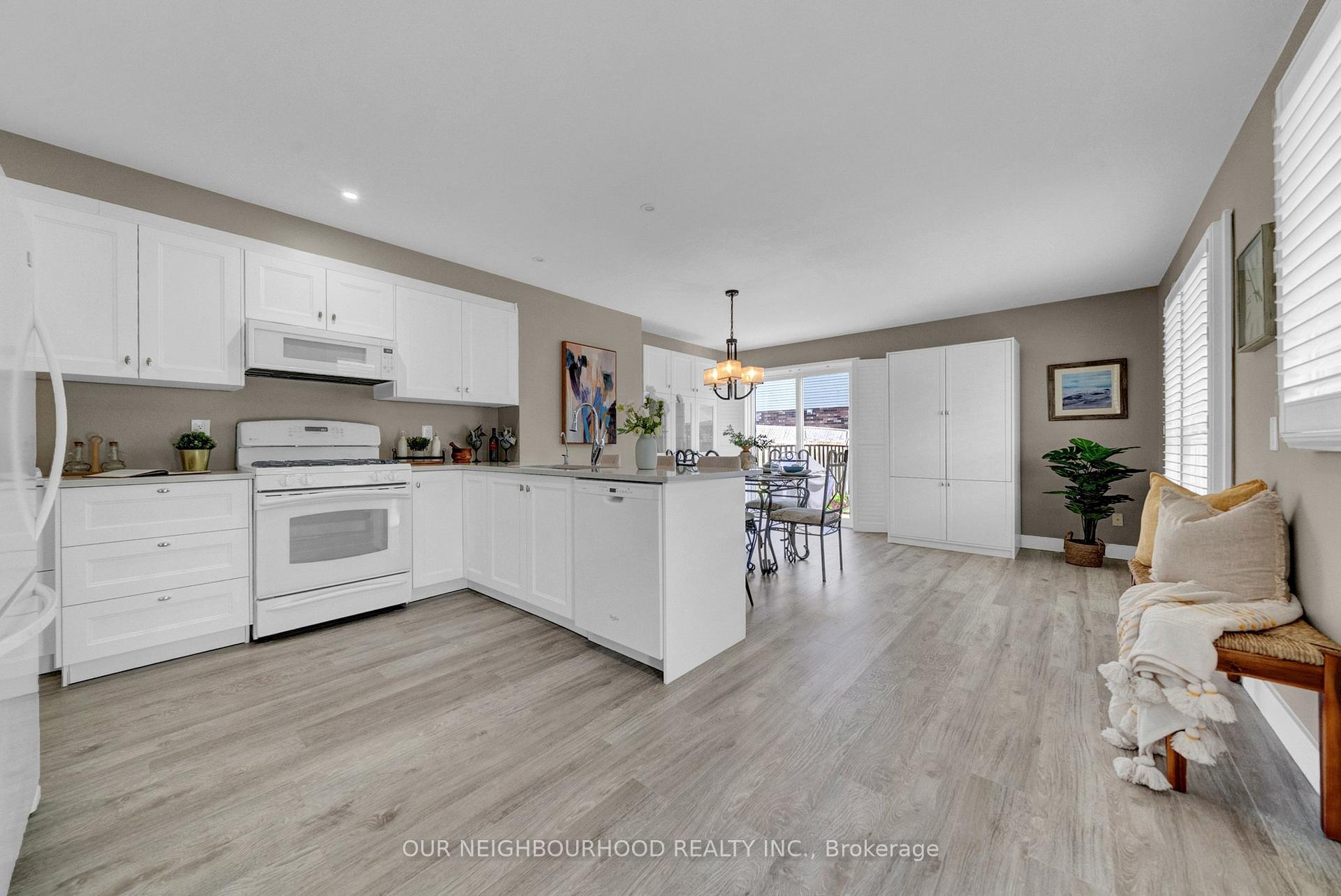 Photo 8 of 1 Sylvia Court, Clarington, Newcastle — HOMEH