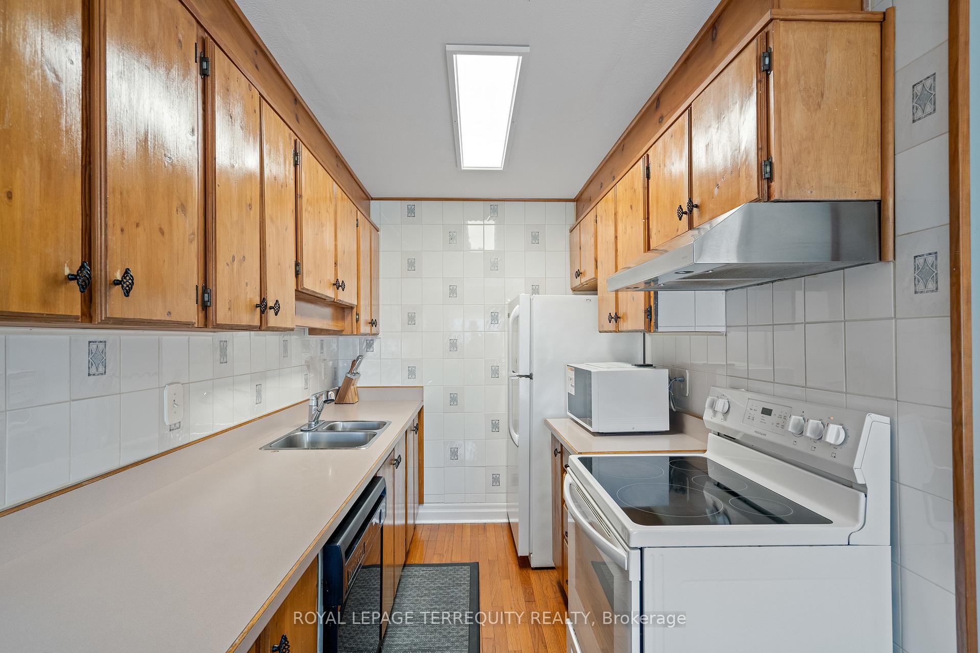 Photo 4 of Unit 53, 185 Denistoun Street, Welland, Broadway — HOMEH
