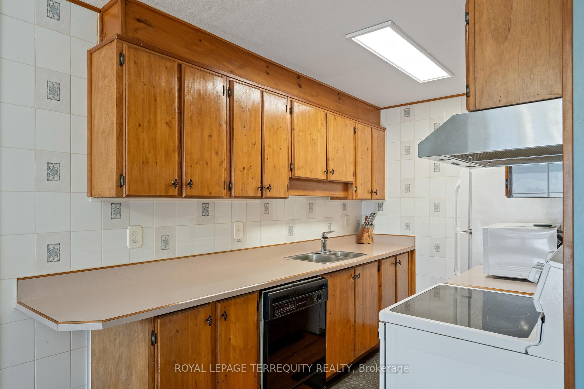 Photo 5 of Unit 53, 185 Denistoun Street, Welland, Broadway — HOMEH