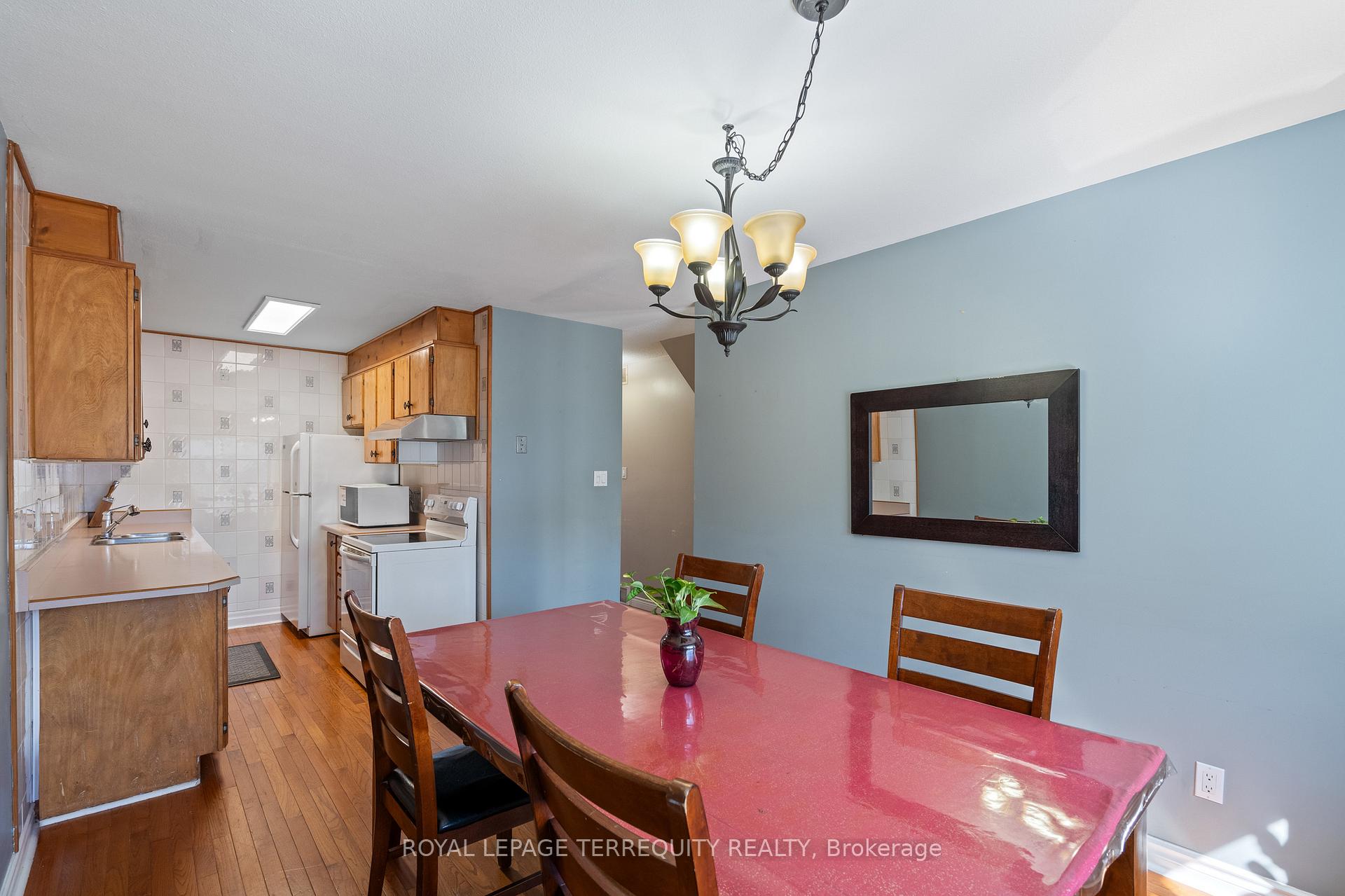 Photo 8 of Unit 53, 185 Denistoun Street, Welland, Broadway — HOMEH