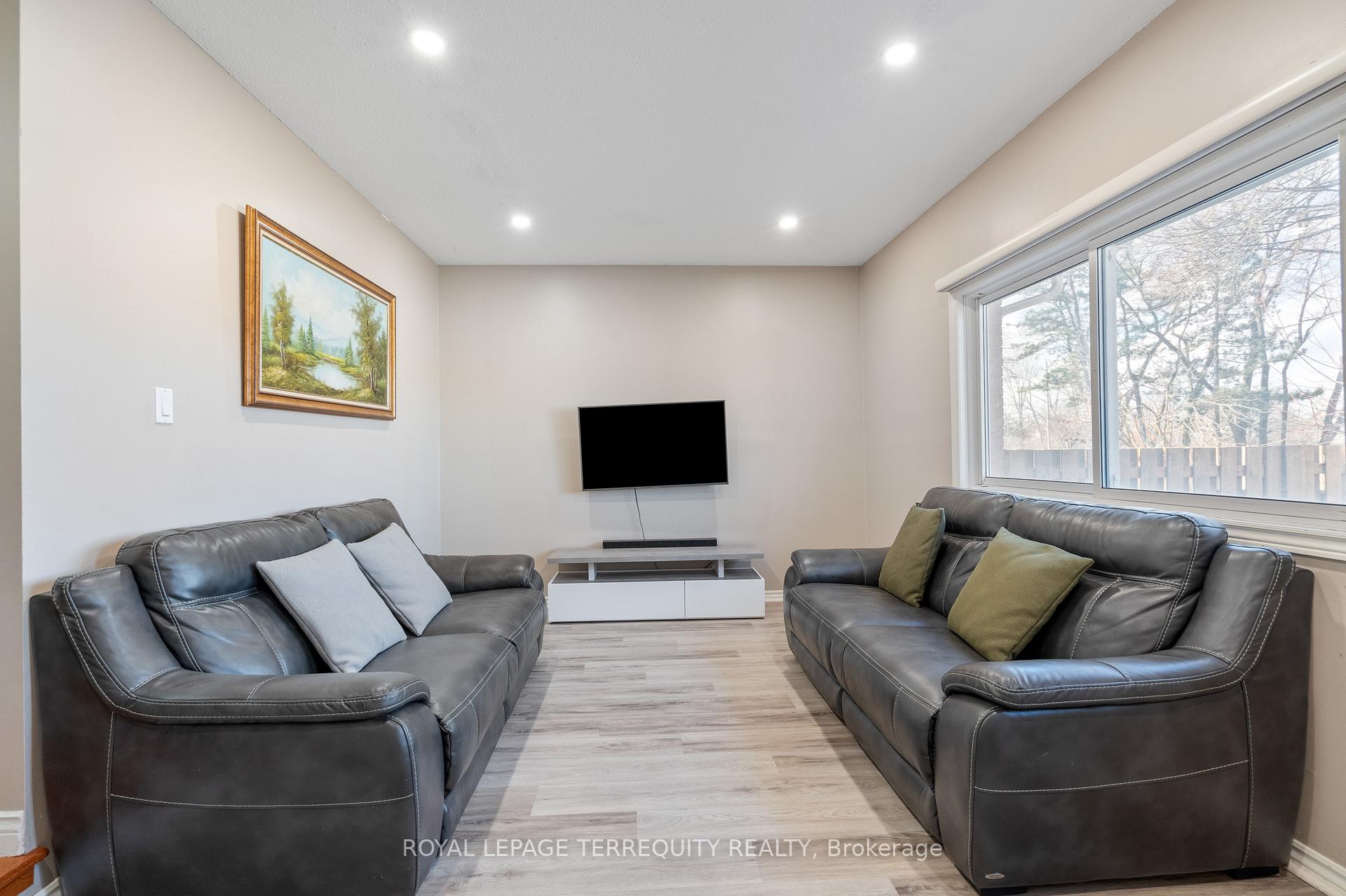 Photo 10 of Unit 53, 185 Denistoun Street, Welland, Broadway — HOMEH