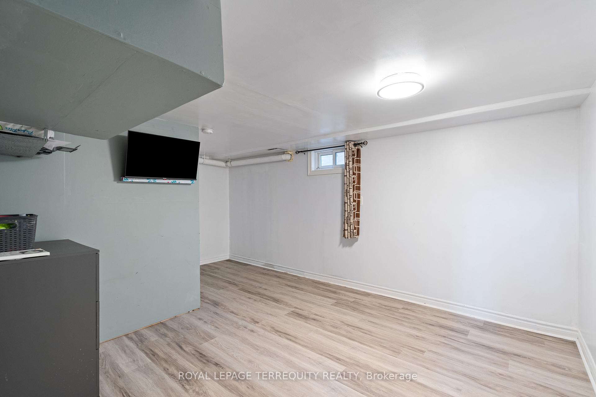 Photo 18 of Unit 53, 185 Denistoun Street, Welland, Broadway — HOMEH