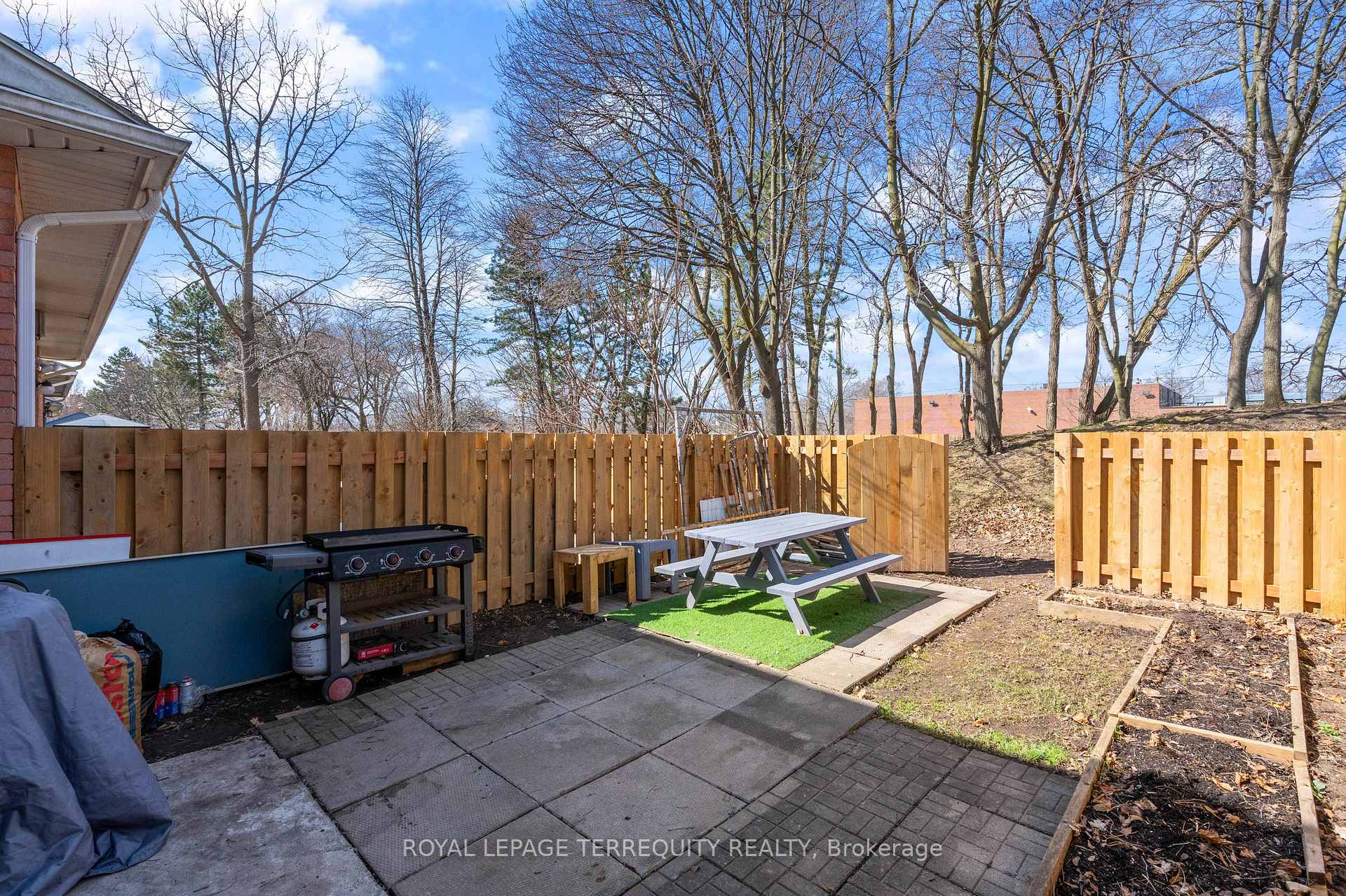 Photo 23 of Unit 53, 185 Denistoun Street, Welland, Broadway — HOMEH
