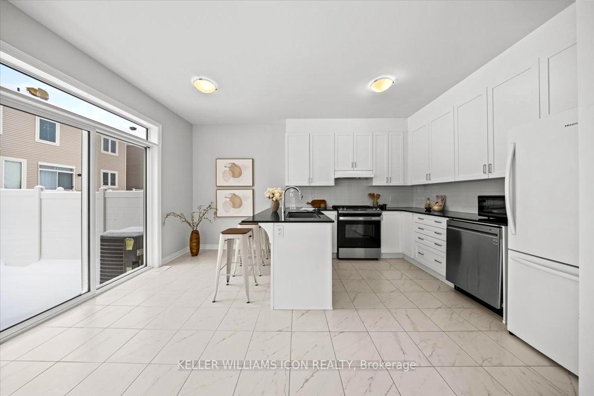 Photo 9 of 550 Sturnidae Street, Ottawa, Barrhaven - Half Moon Bay — HOMEH