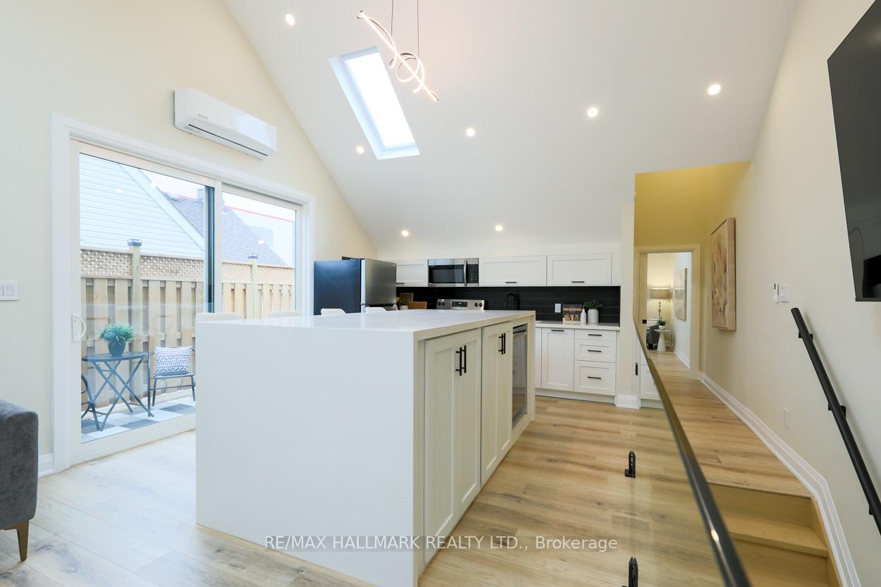 Photo 4 of Unit 2nd Floor, 6 Luttrell Avenue, Toronto, East End-Danforth — HOMEH