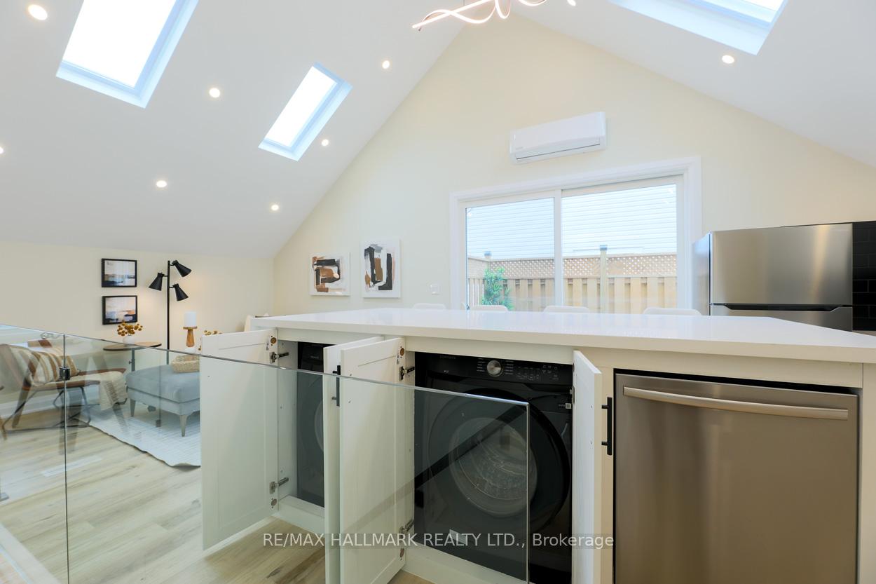 Photo 5 of Unit 2nd Floor, 6 Luttrell Avenue, Toronto, East End-Danforth — HOMEH