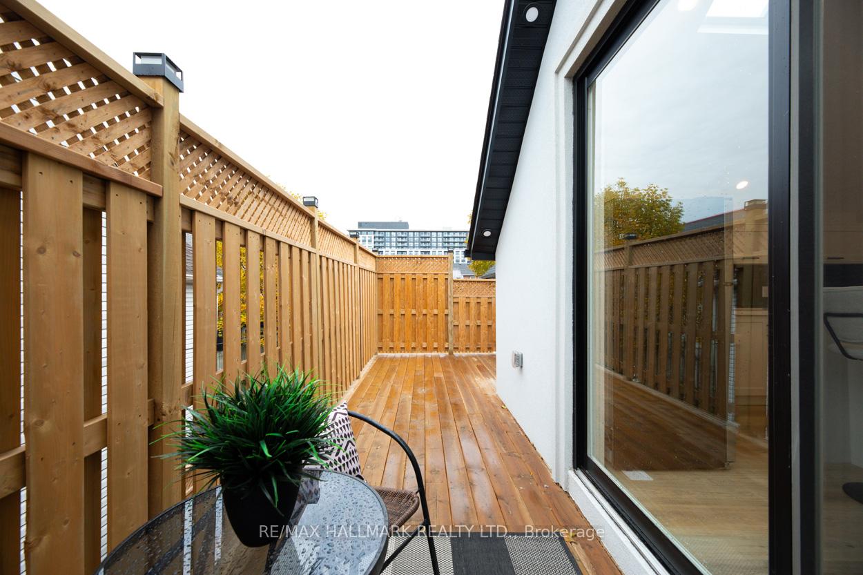 Photo 13 of Unit 2nd Floor, 6 Luttrell Avenue, Toronto, East End-Danforth — HOMEH
