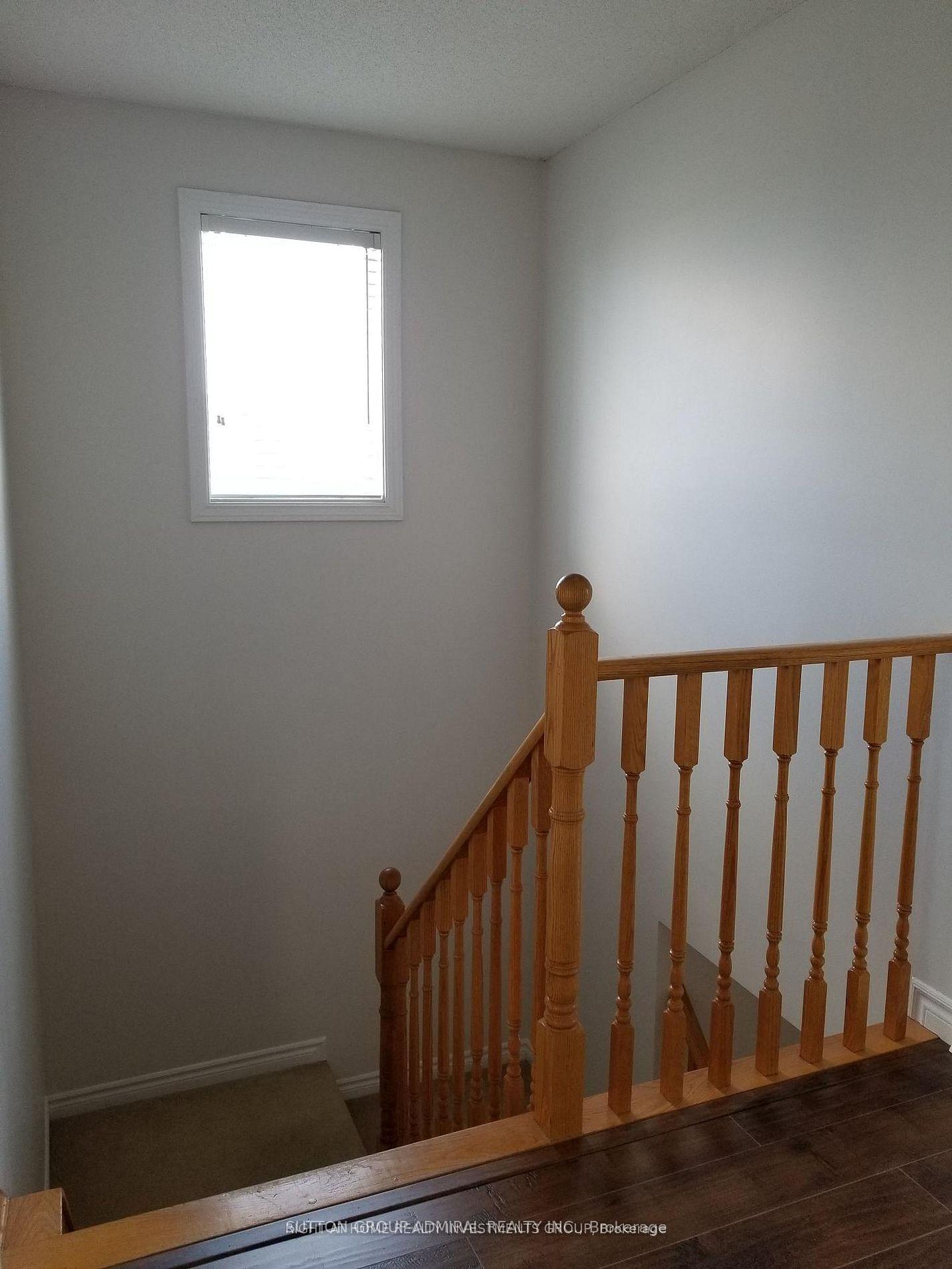 Photo 6 of Unit upper unit, 38 Lang Drive, Barrie, Northwest — HOMEH