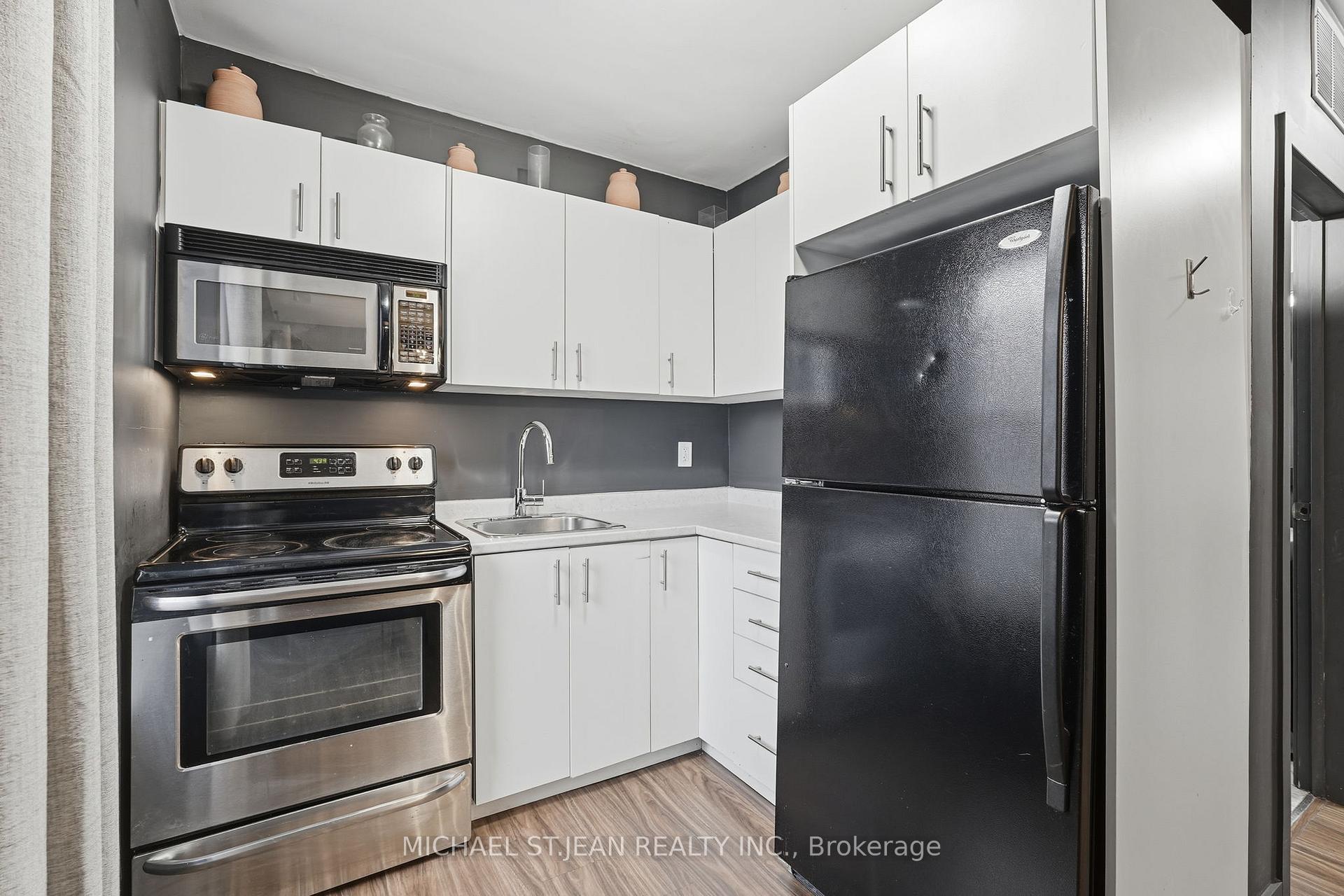 Photo 5 of 305 Cannon Street E, Hamilton, Landsdale — HOMEH