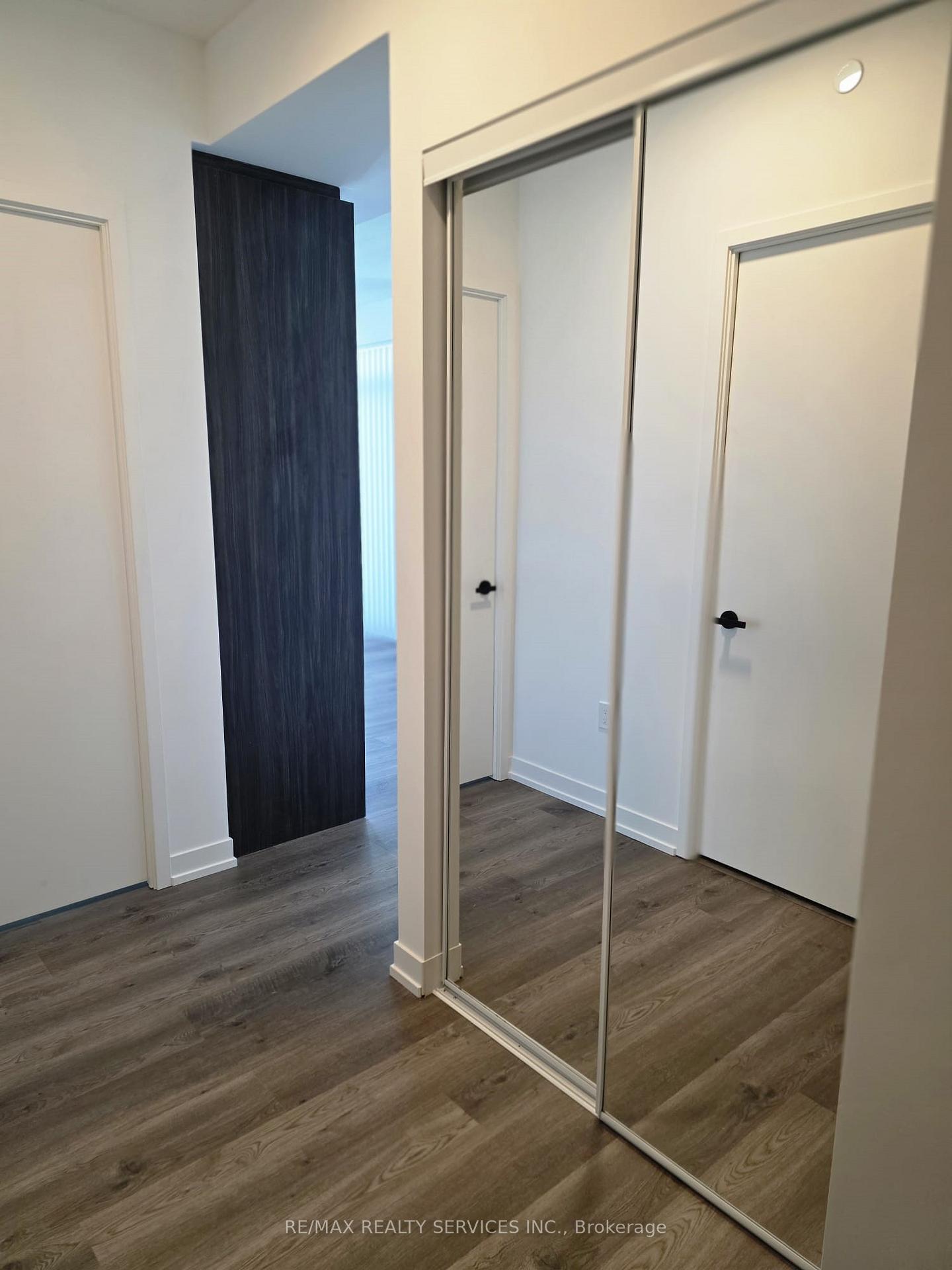 Photo 17 of Unit 5102, 8 Interchange Way, Vaughan, Vaughan Corporate Centre — HOMEH