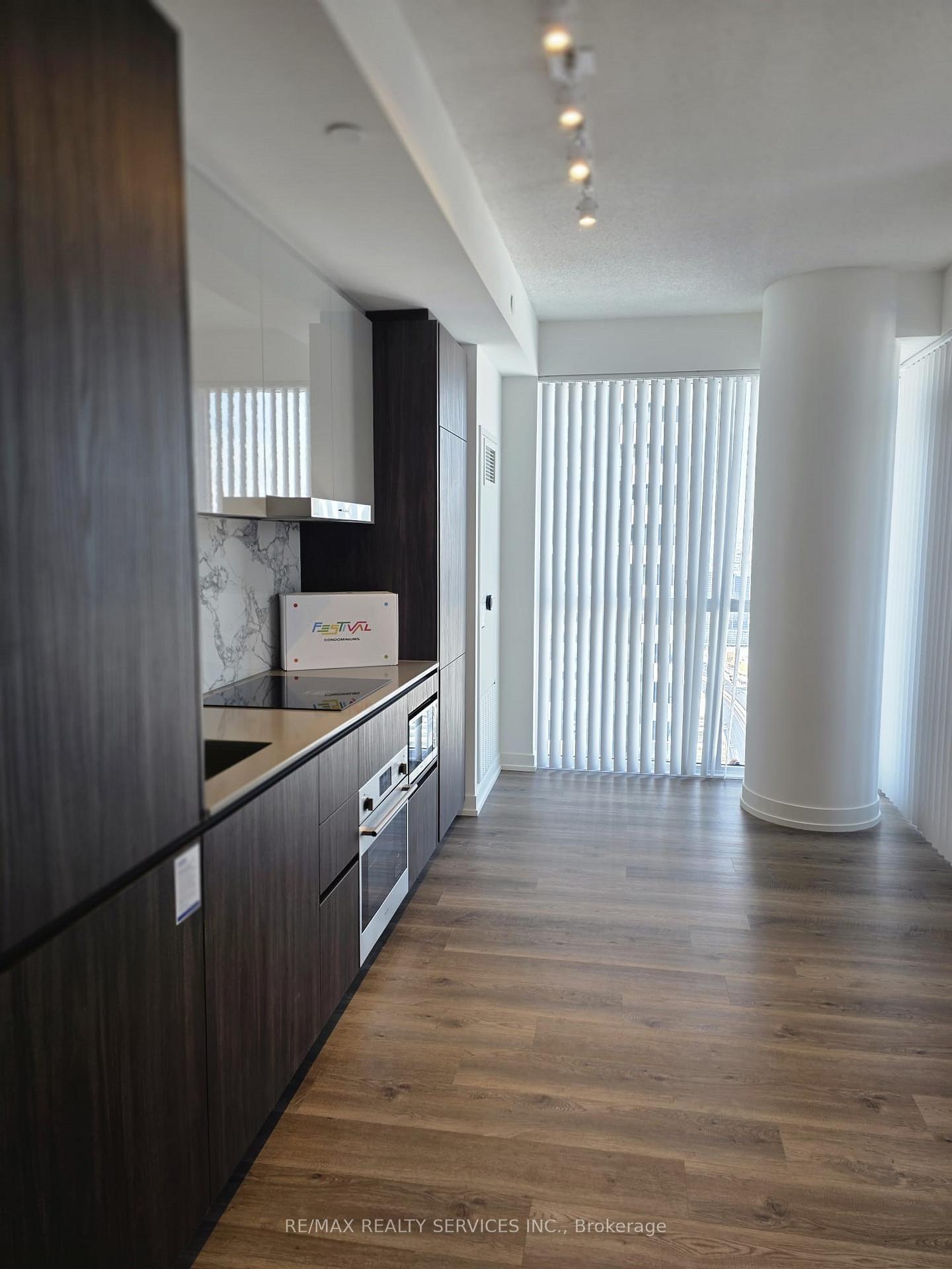 Photo 12 of Unit 5102, 8 Interchange Way, Vaughan, Vaughan Corporate Centre — HOMEH