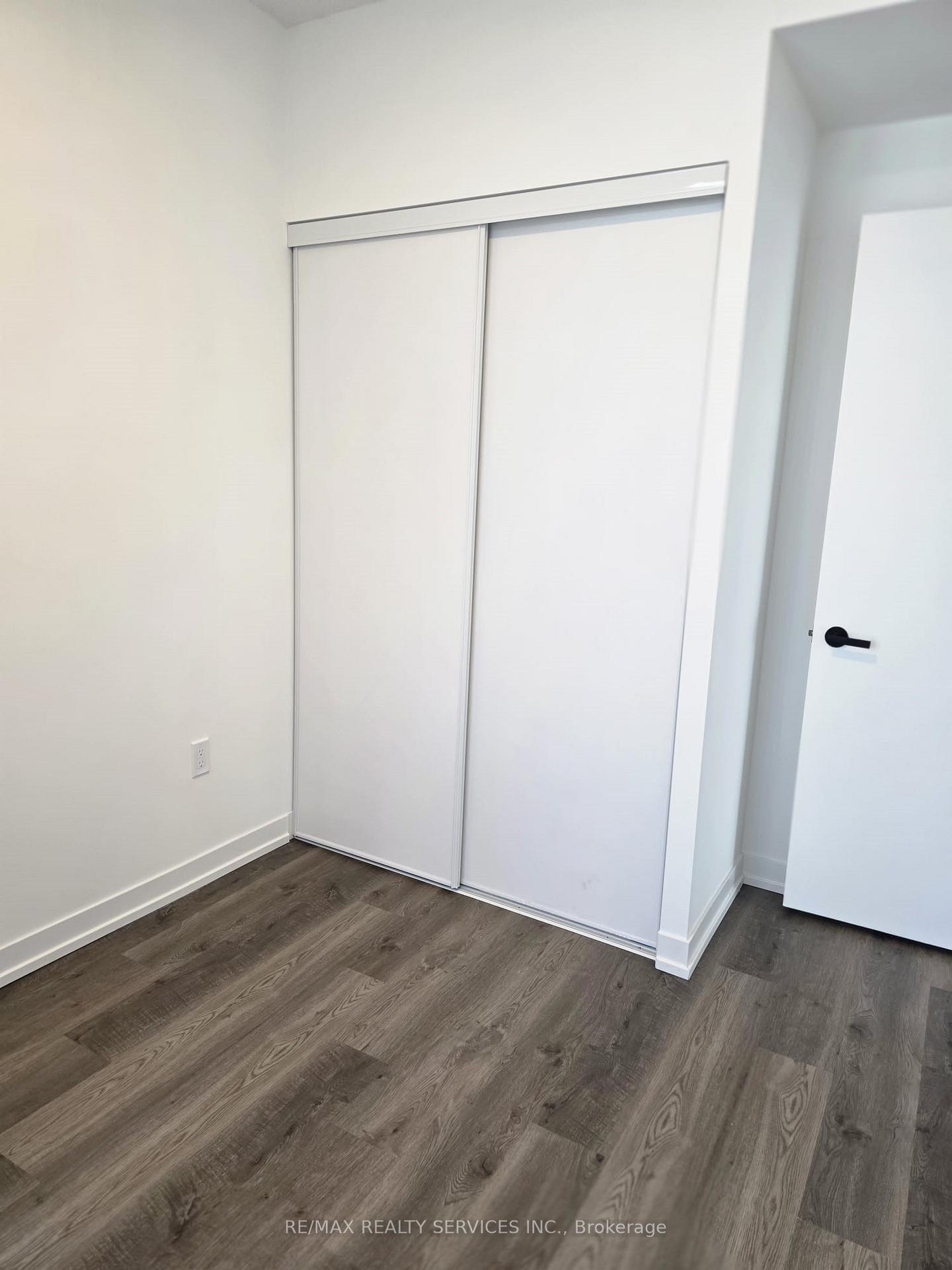 Photo 10 of Unit 5102, 8 Interchange Way, Vaughan, Vaughan Corporate Centre — HOMEH