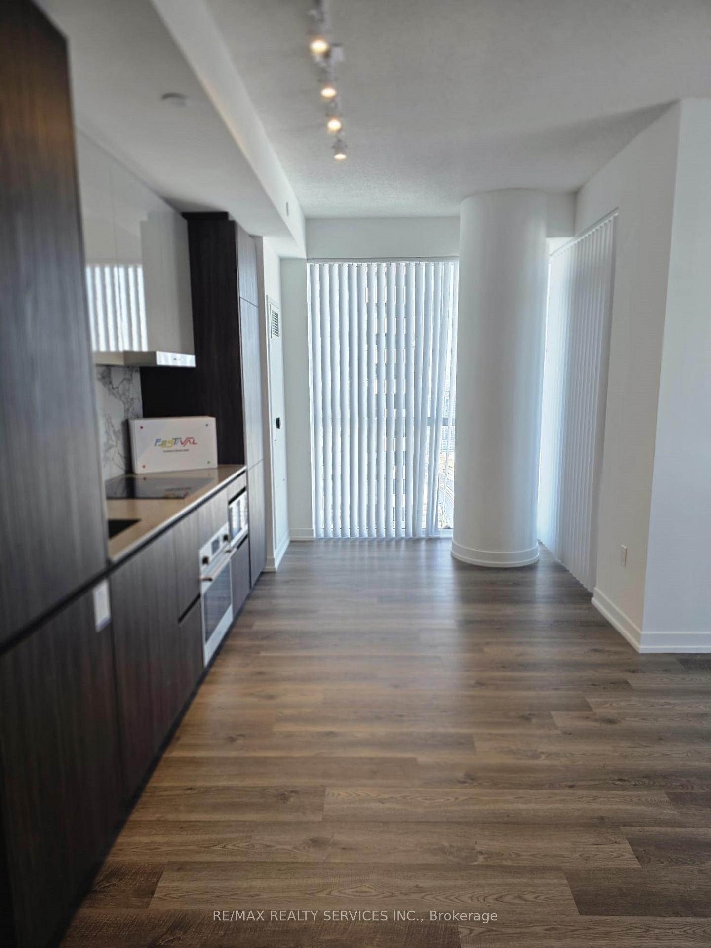 Photo 18 of Unit 5102, 8 Interchange Way, Vaughan, Vaughan Corporate Centre — HOMEH