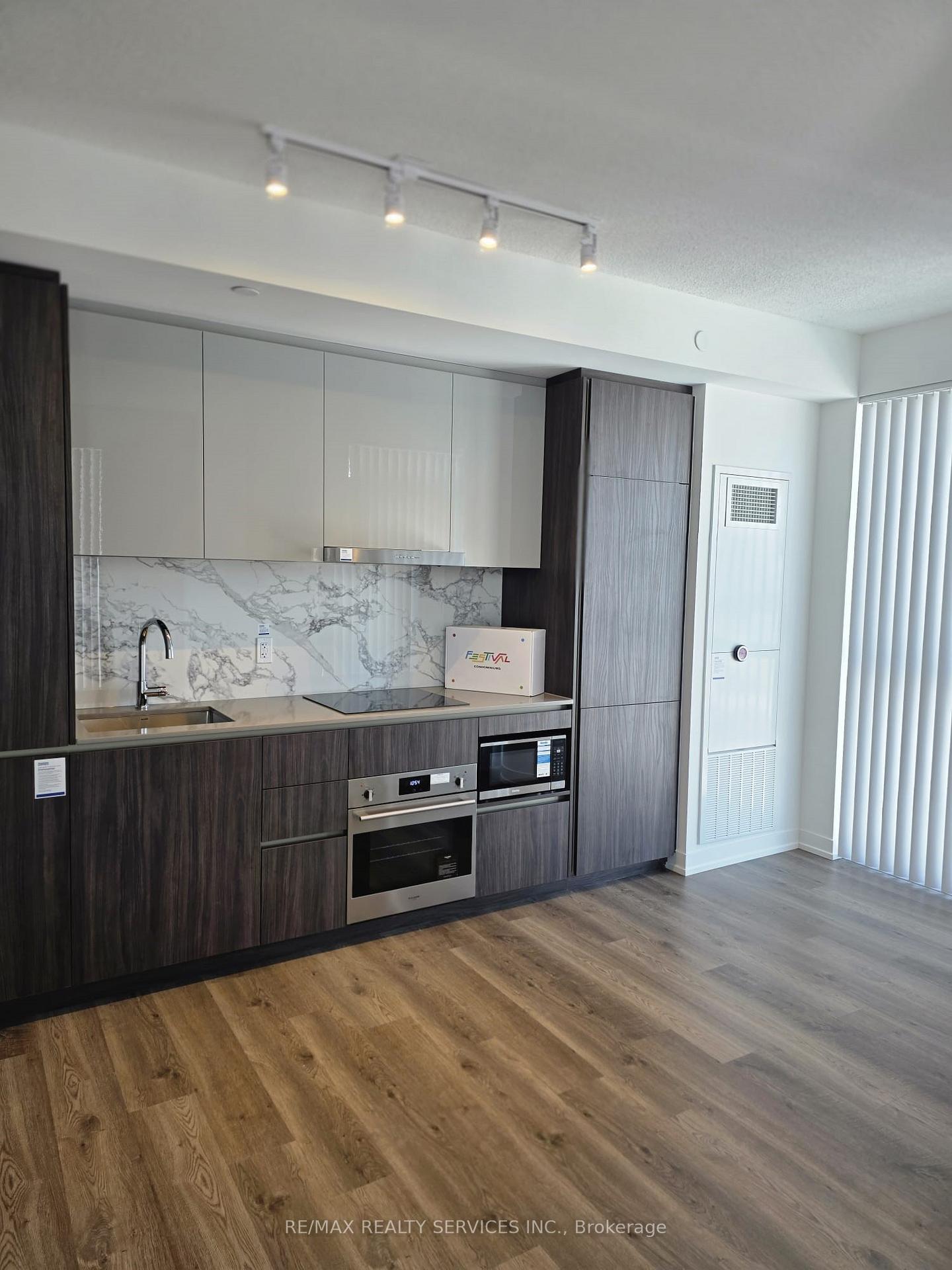Photo 14 of Unit 5102, 8 Interchange Way, Vaughan, Vaughan Corporate Centre — HOMEH
